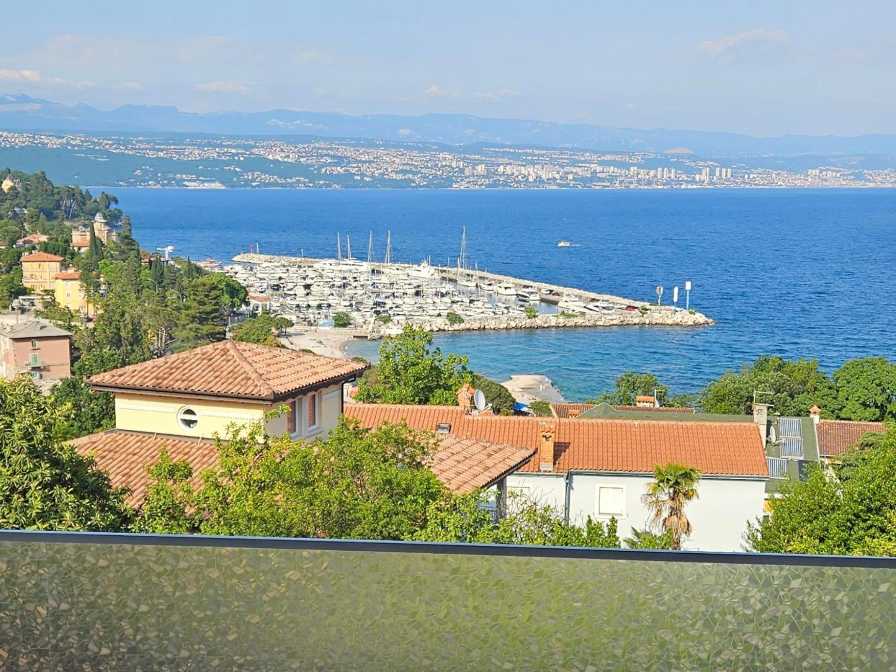 Rooms Bela" Balcony