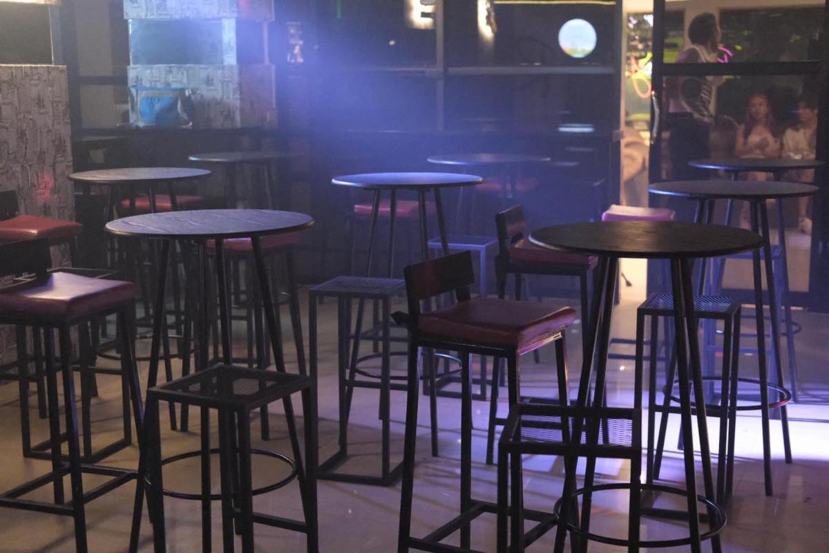 bar
