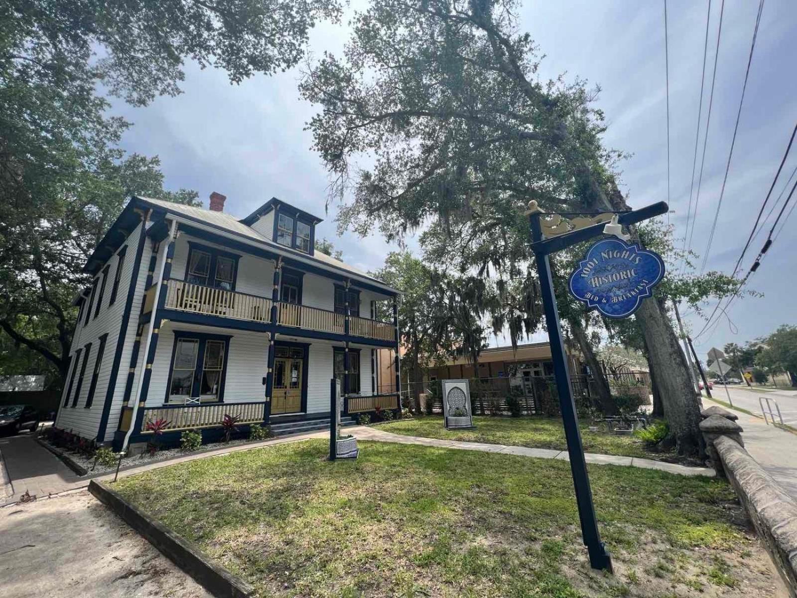 1001 Nights Historic Bed and Breakfast Adults Only view 5