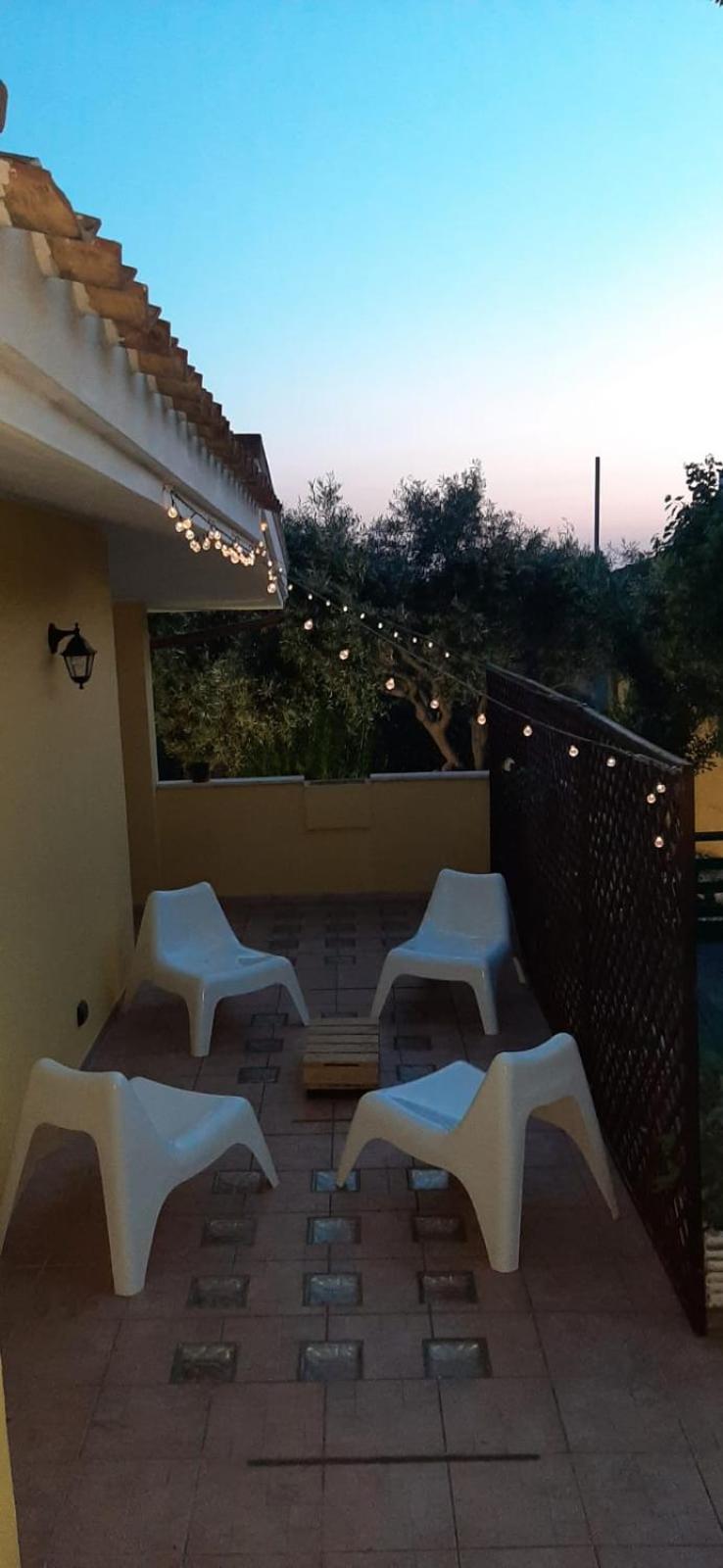 Artistika Golden Apartment