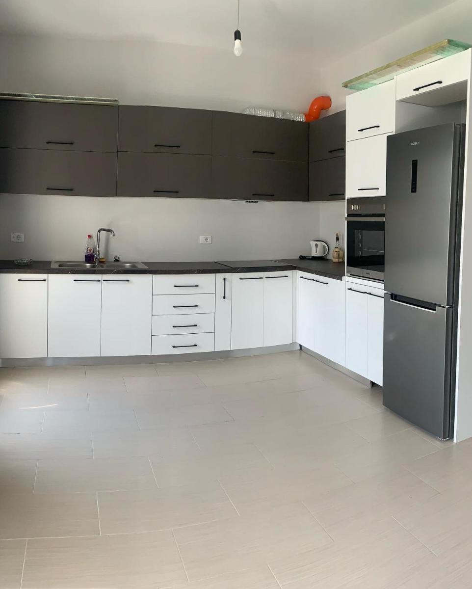Lovely and spacious 2-bed room home in great location