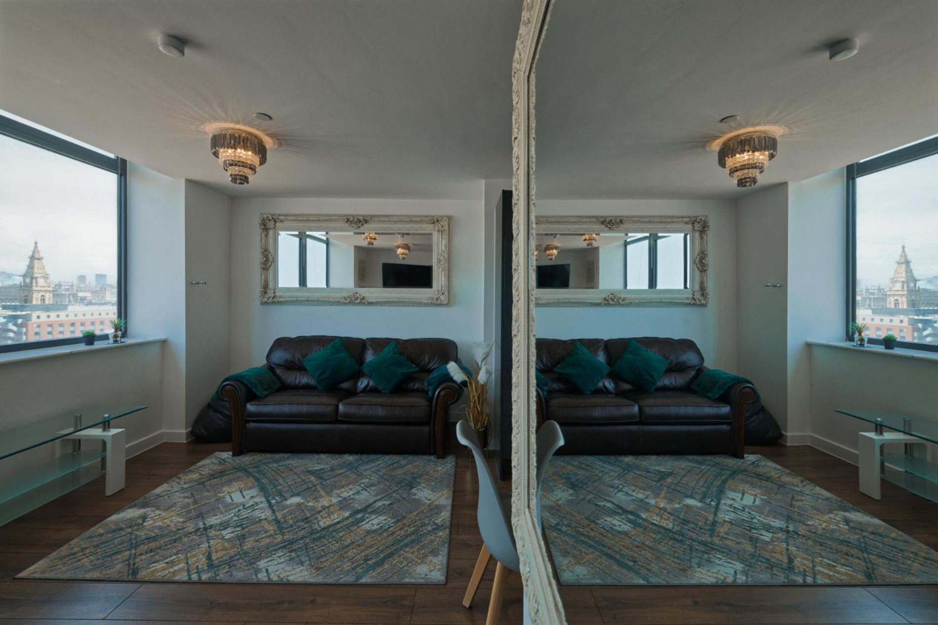 Sidemersey Livings - 2 Bedroom Central Skyline Apartment with views and parking photo 5