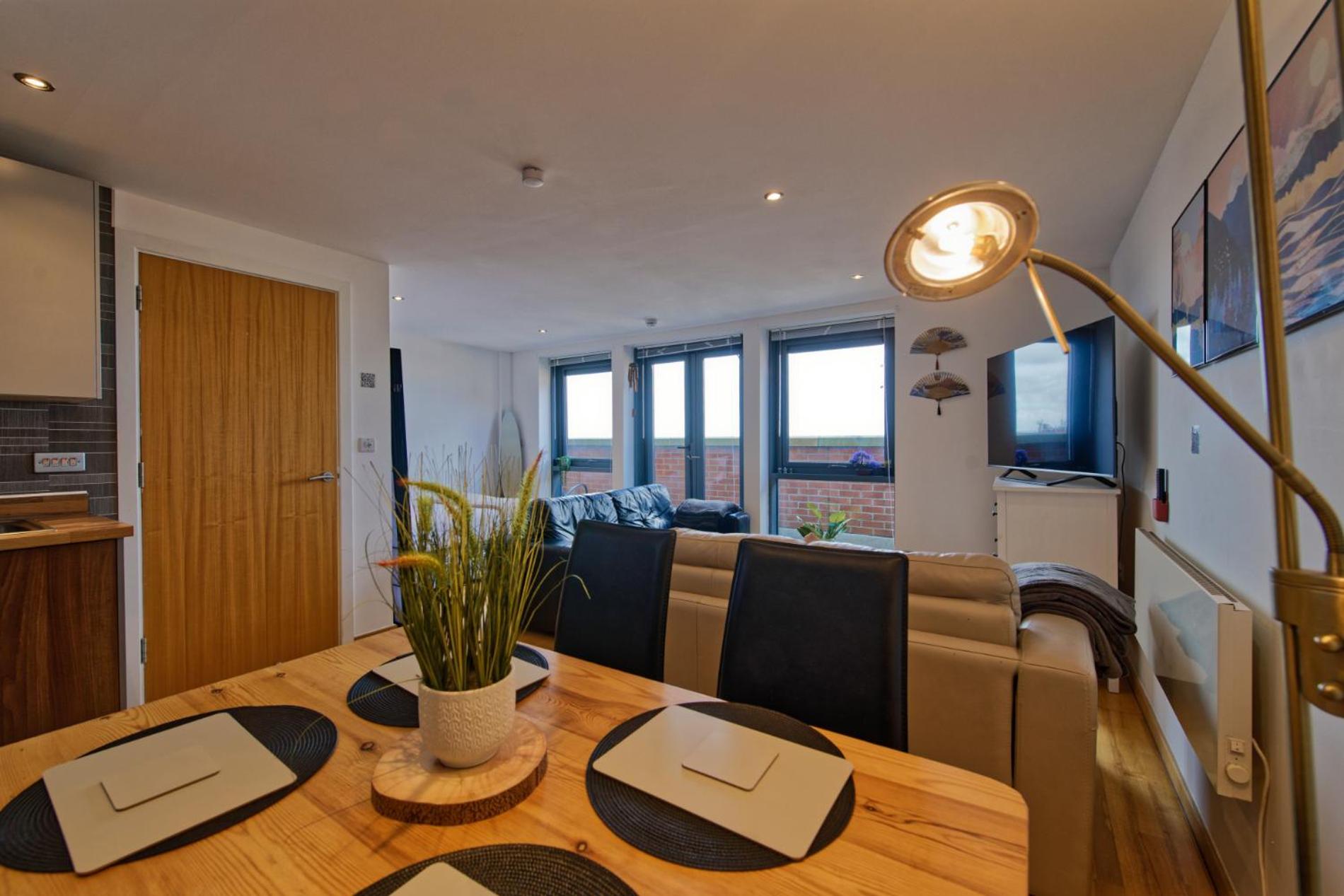 Sidemersey Livings- Convenient and Accessible 1-Bedroom Flat with a View, Central Liverpool view 5