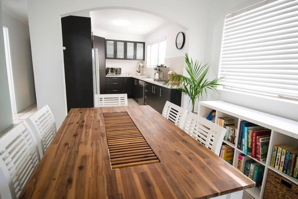 Callie Beach Escape - Beachside View, Family Friendly, Walk Everywhere