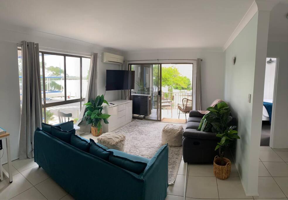 Callie Beach Escape - Beachside View, Family Friendly, Walk Everywhere
