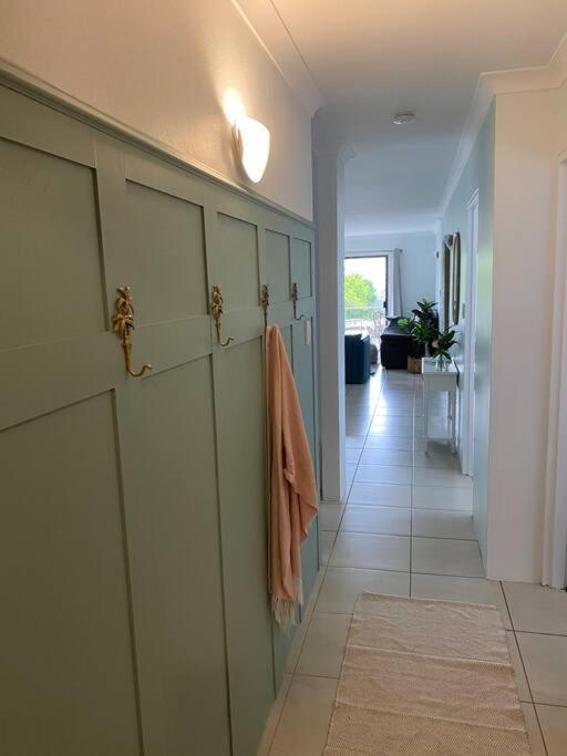 Callie Beach Escape - Beachside View, Family Friendly, Walk Everywhere