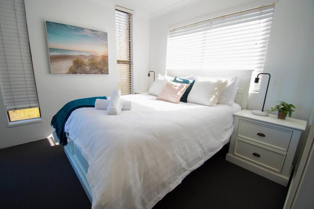 Callie Beach Escape - Beachside View, Family Friendly, Walk Everywhere