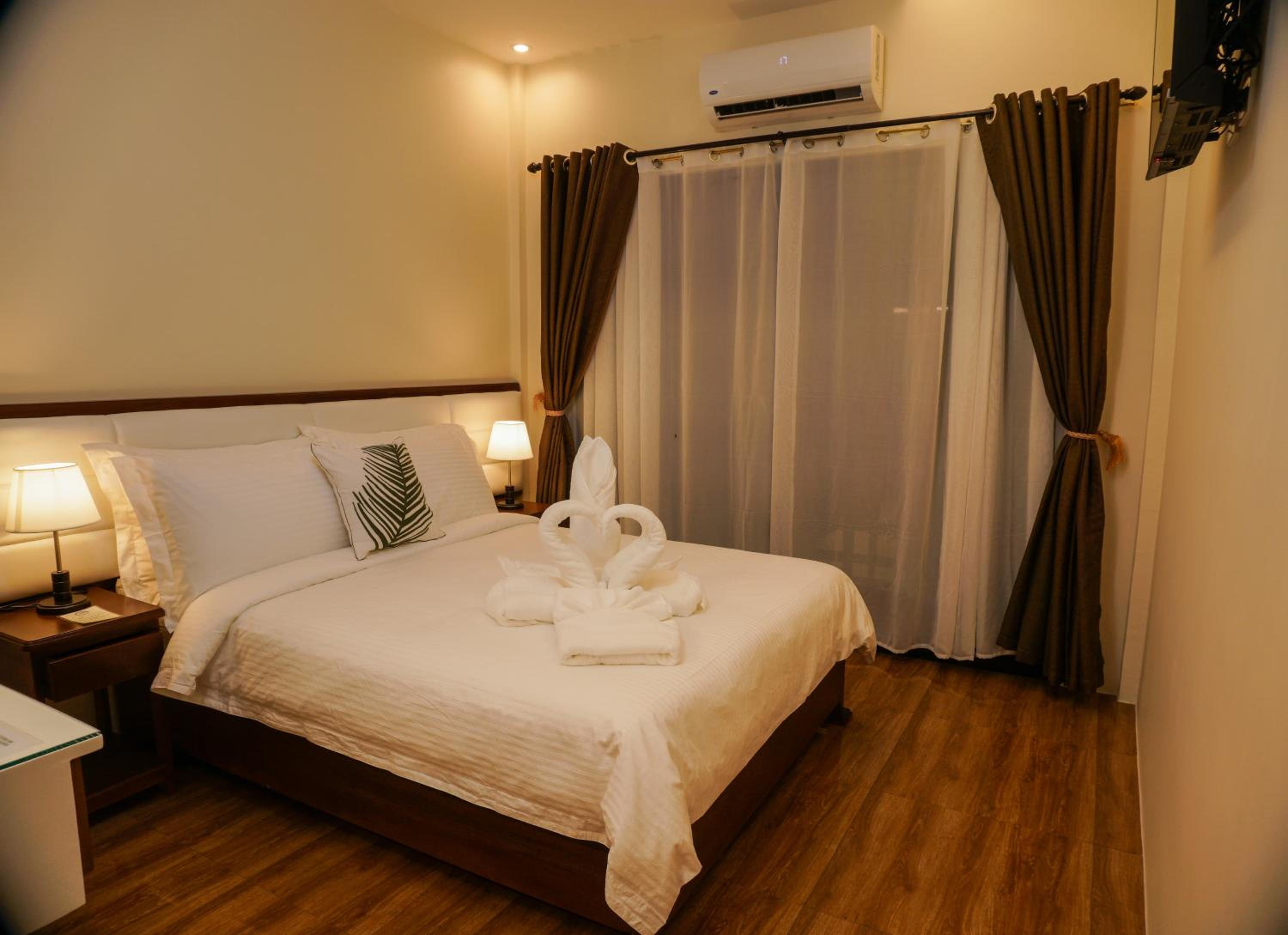 Amigos Dauin Hostel view 5