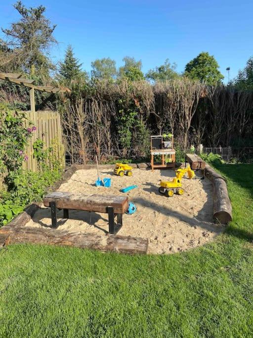 Vrijstaande woning met geweldige omheinde tuin aan bosrand view 4