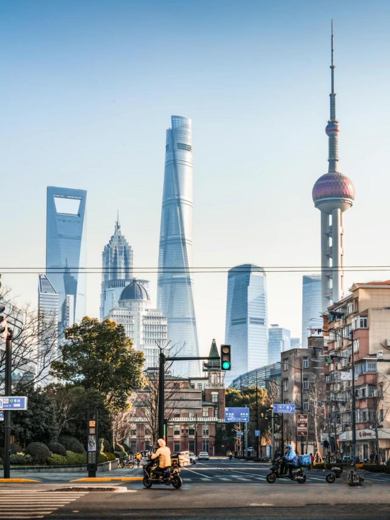 Hidden Garden Youth Hostel -Oriental Pearl &Lujiazui -Garden Social Area -Bar -Café -Free Laundry Luggage Storage -24H Front Desk -English Service