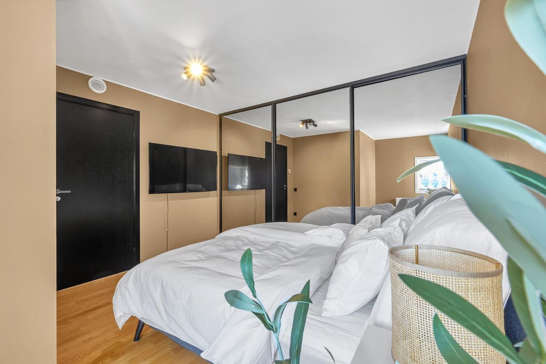 Sea-Kissed Elegance: Your Bergen City Retreat