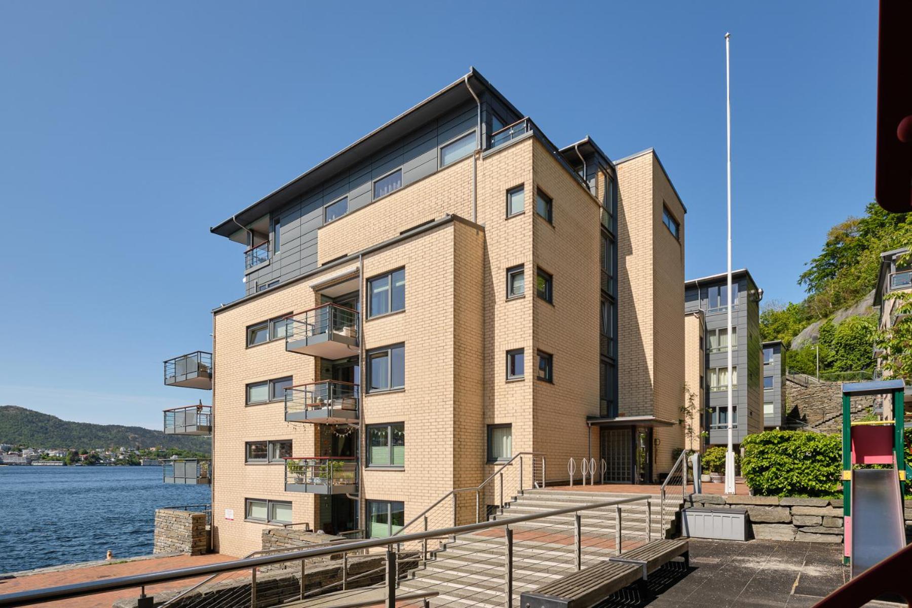 Sea-Kissed Elegance: Your Bergen City Retreat