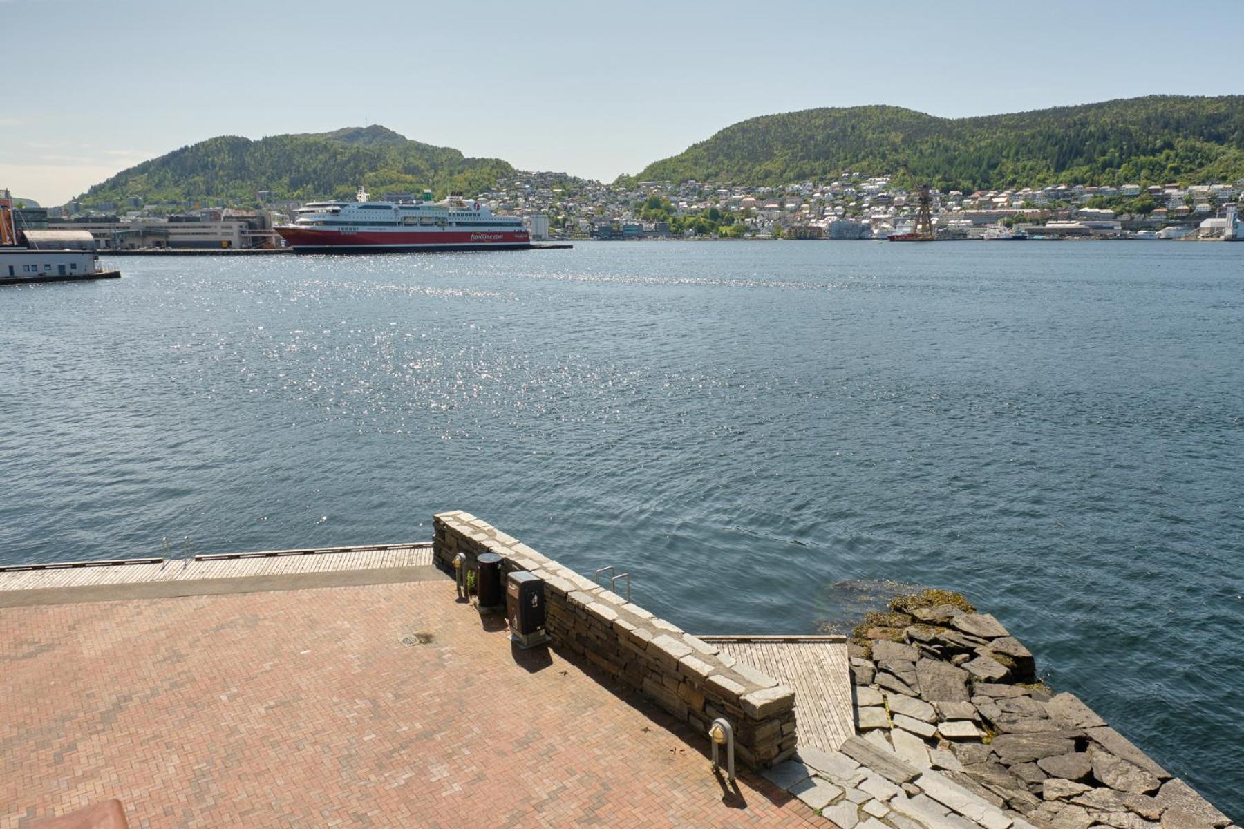 Sea-Kissed Elegance: Your Bergen City Retreat