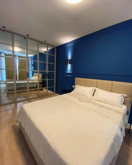 Sara blue apartment