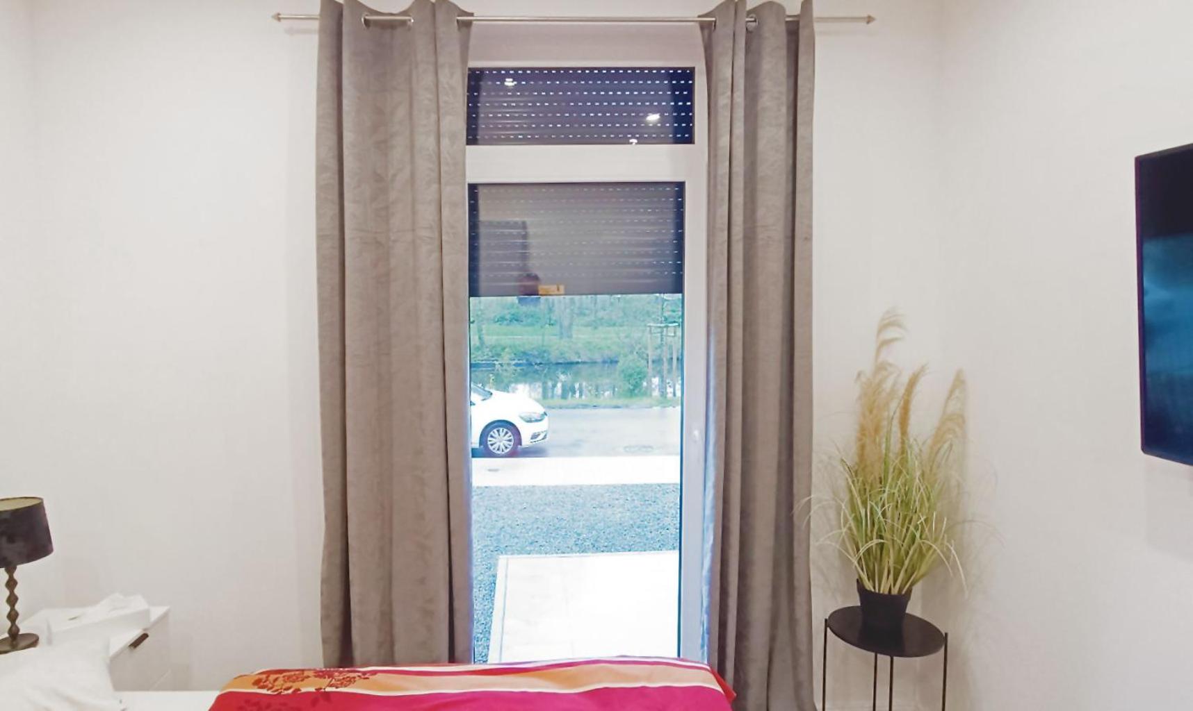 Moderne Ferienwohnung direkt am Kanal / Neubau