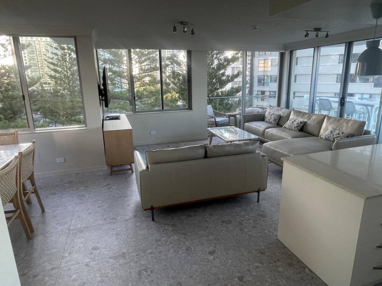 Absolute Beach Frontage Two Bedroom with Pool and Indoor spa