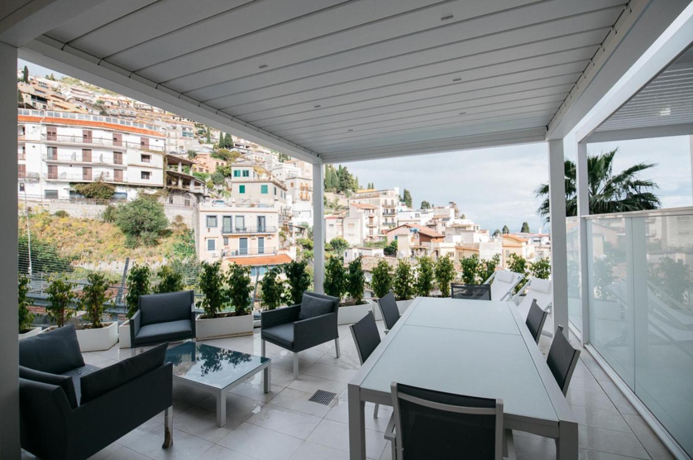 Hotel Taormina Art Apartment by Taormina Holidays - Image 1