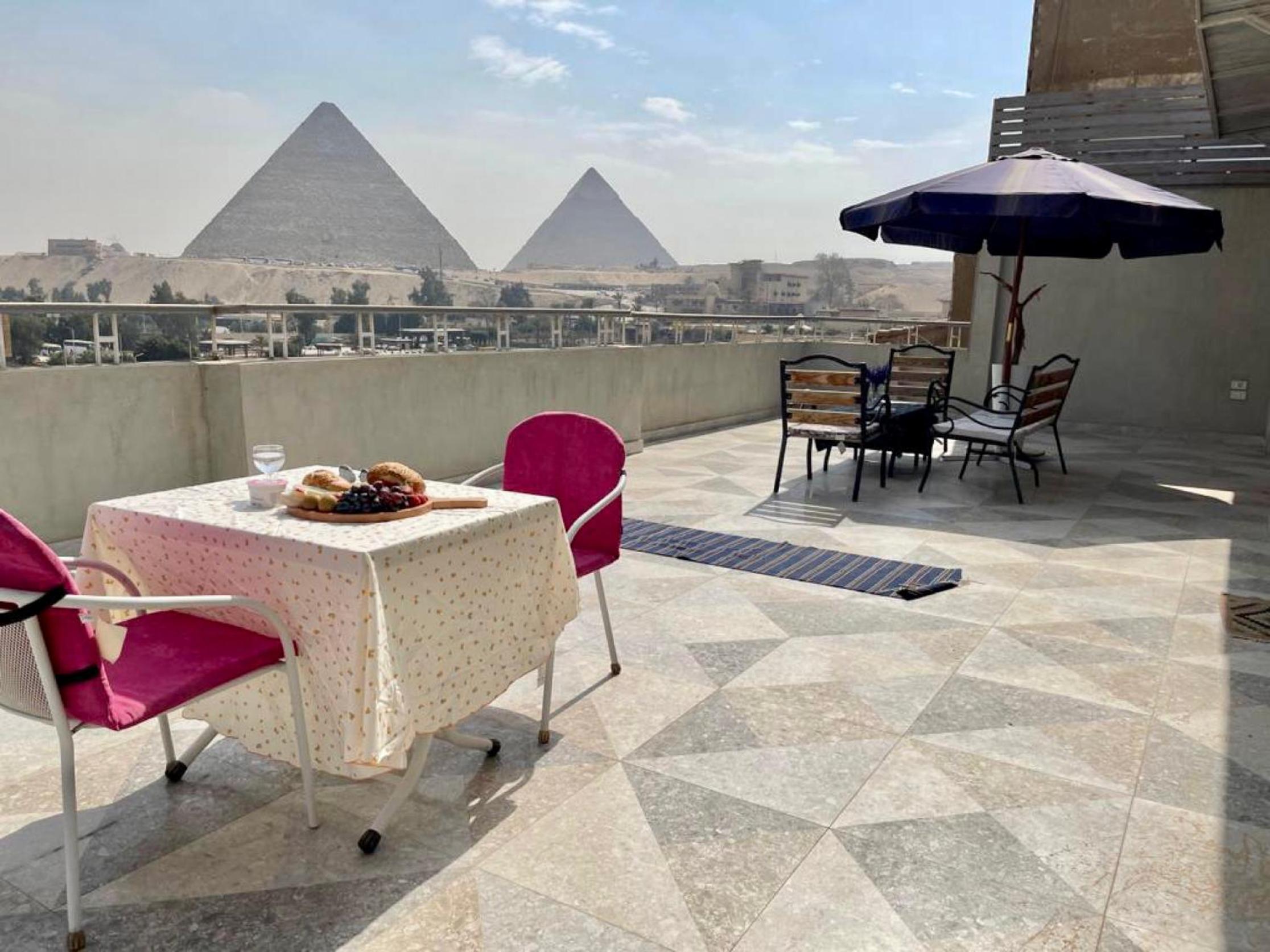 La Perle Pyramids