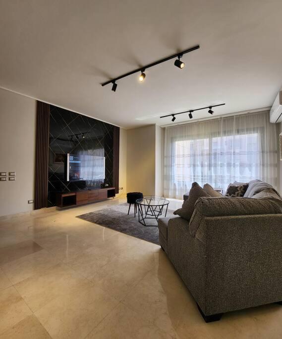 Stunning 2 Bed - Gated Compound