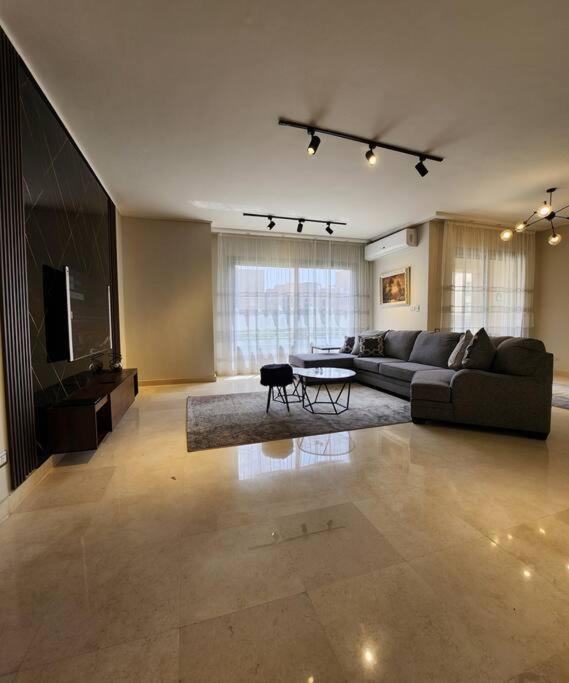Stunning 2 Bed - Gated Compound