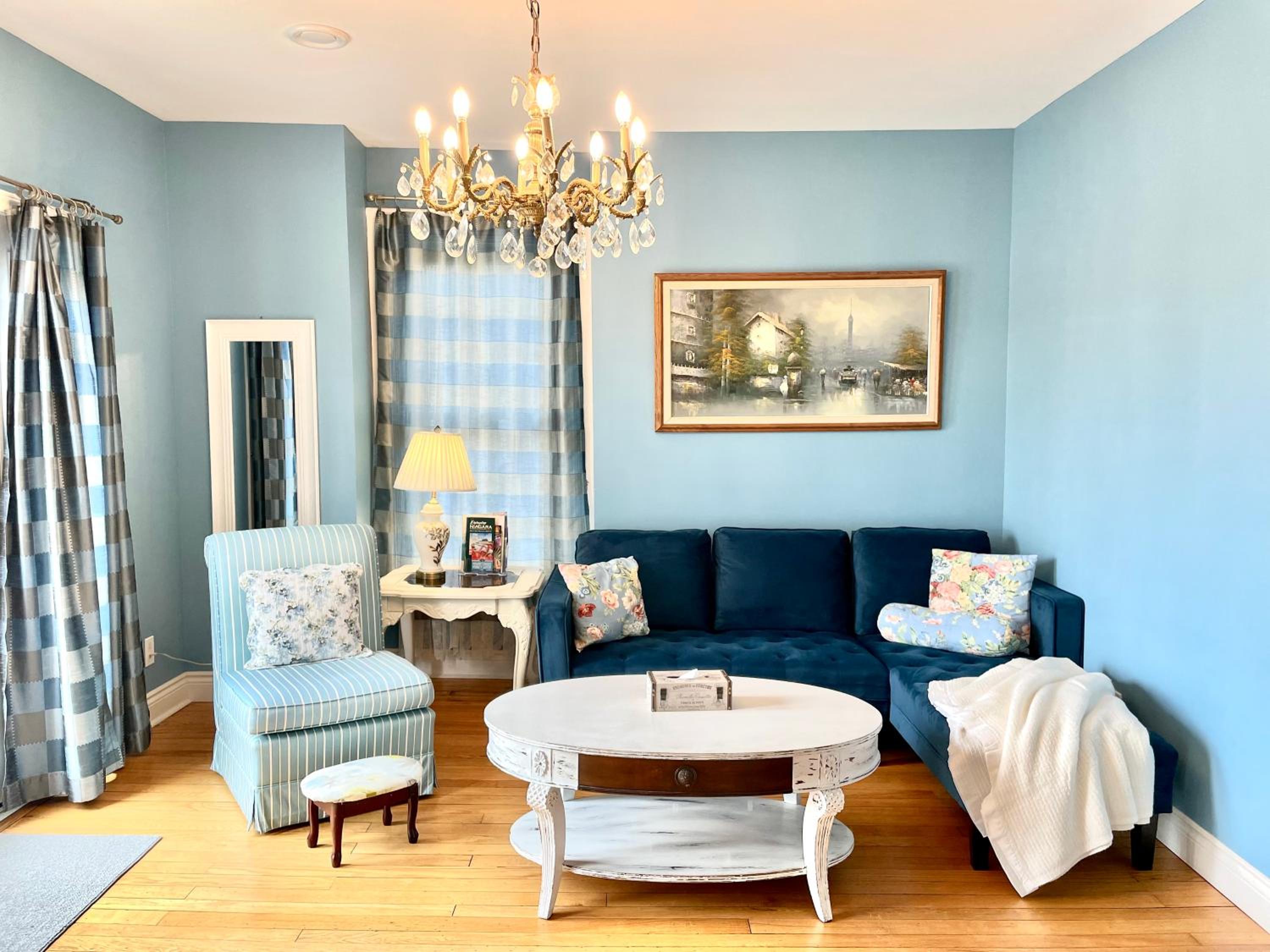 Redwood Bed and Breakfast - Image 5