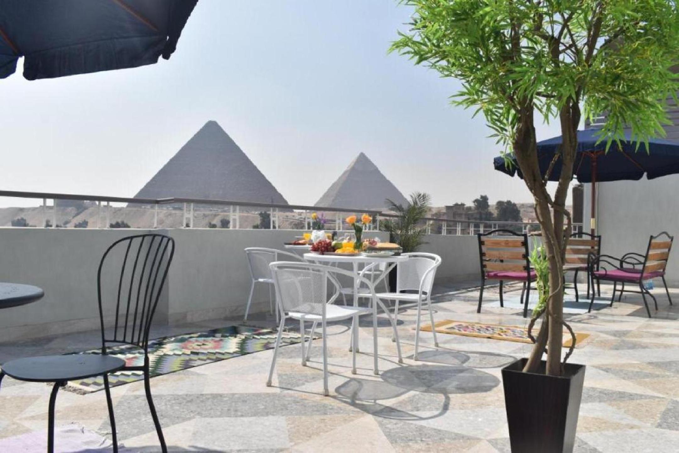 La Perle Pyramids