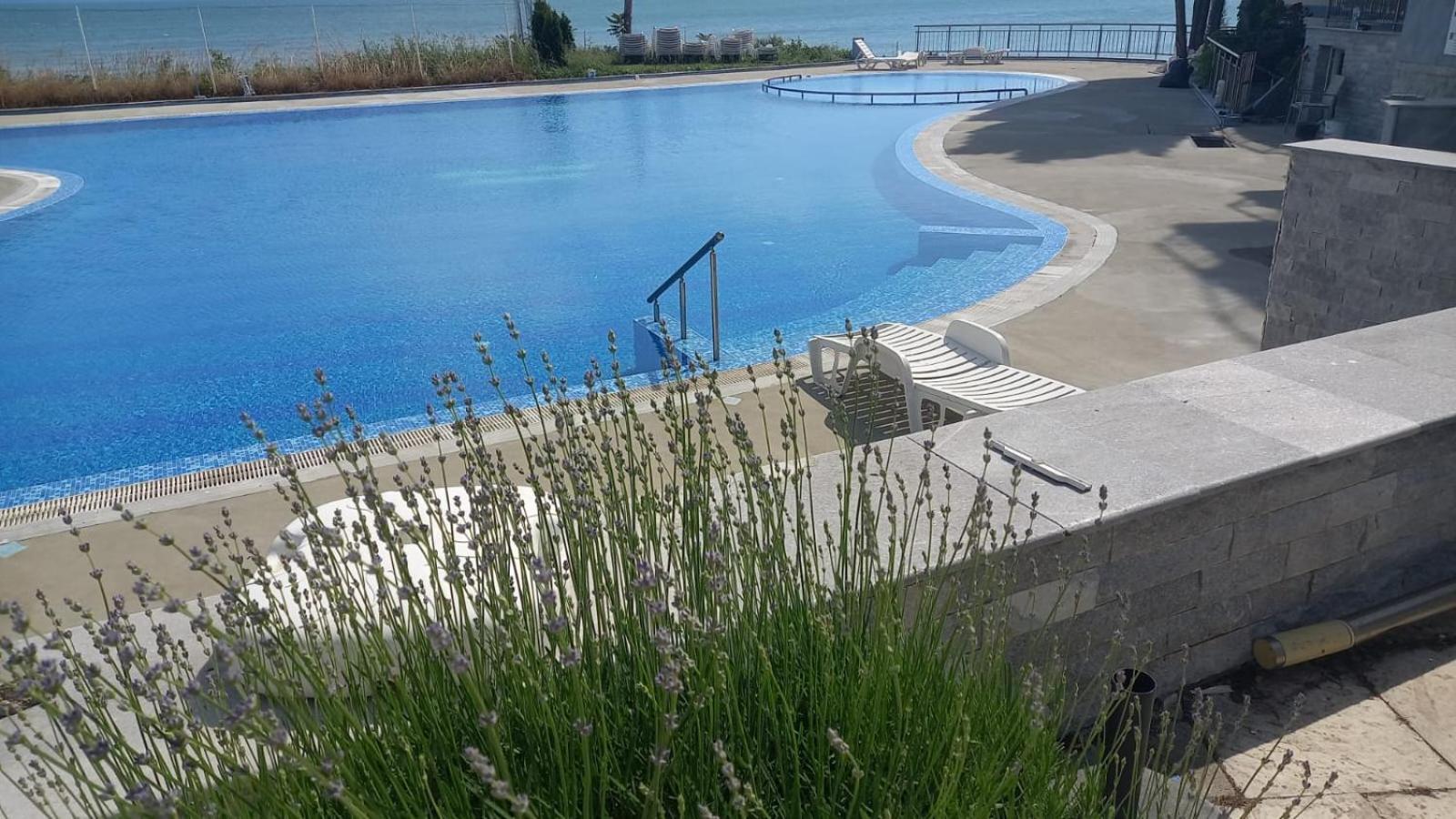Pomorie Direkt am Pool