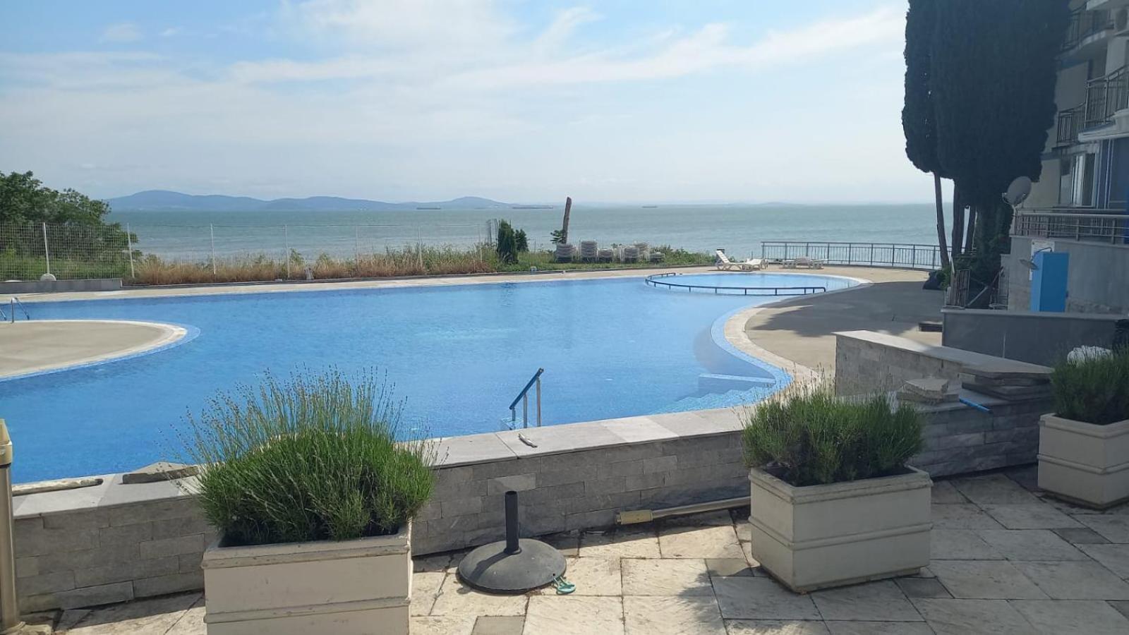 Pomorie Direkt am Pool