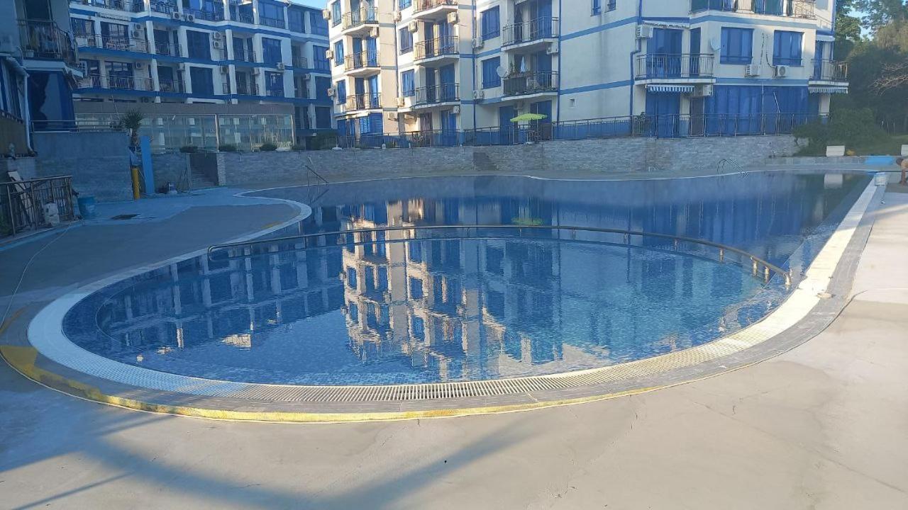Pomorie Direkt am Pool