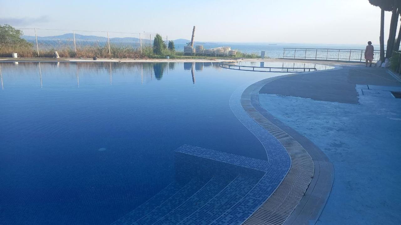 Pomorie Direkt am Pool