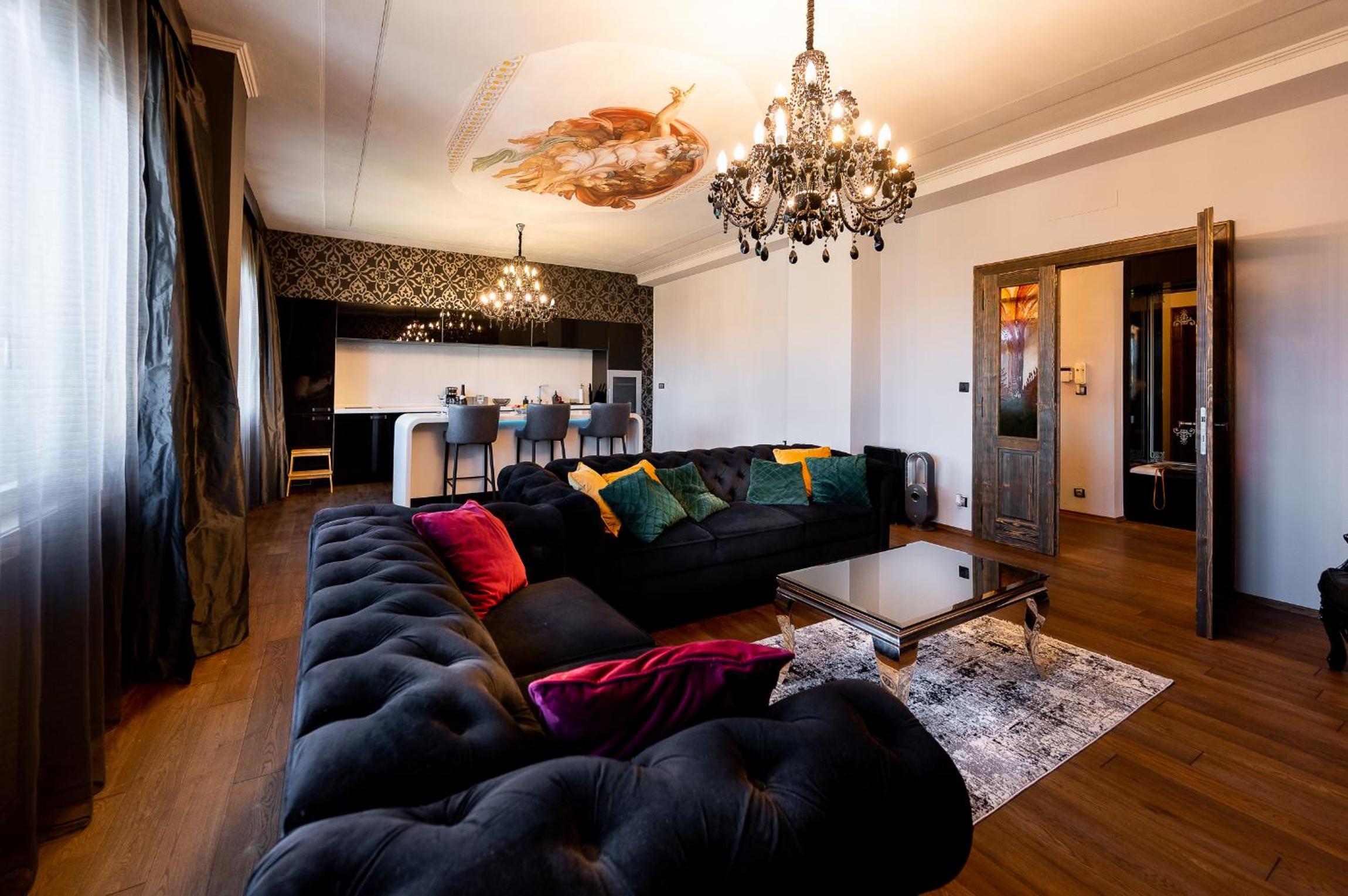 Premium Apt Kosice Center 3 room 150m2 Hlavna ulica view 4