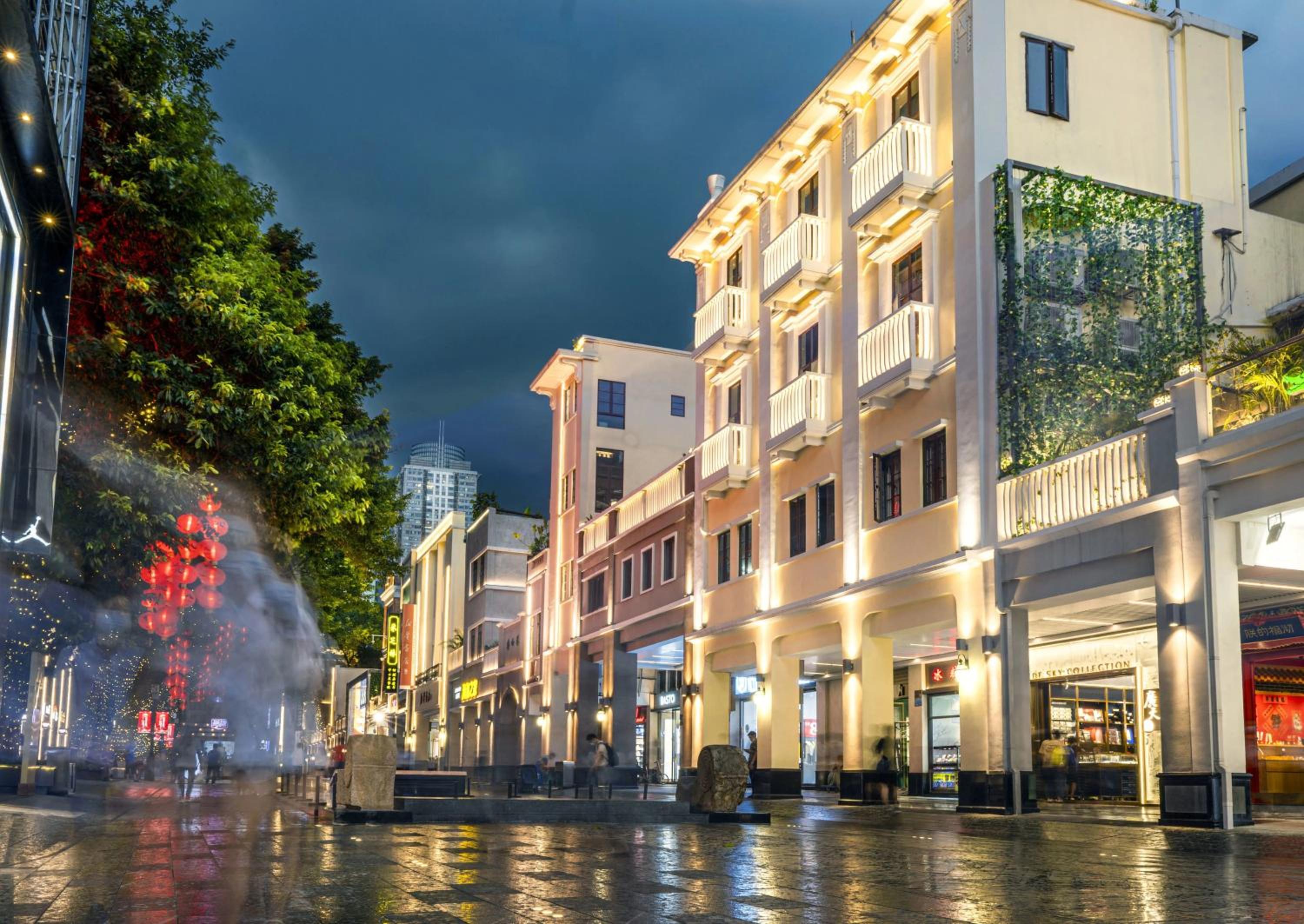 Barton International Residence Guangzhou - located in the city center adjacent to Beijing Road Pedestrian Street and Dafo Temple and close to the subway