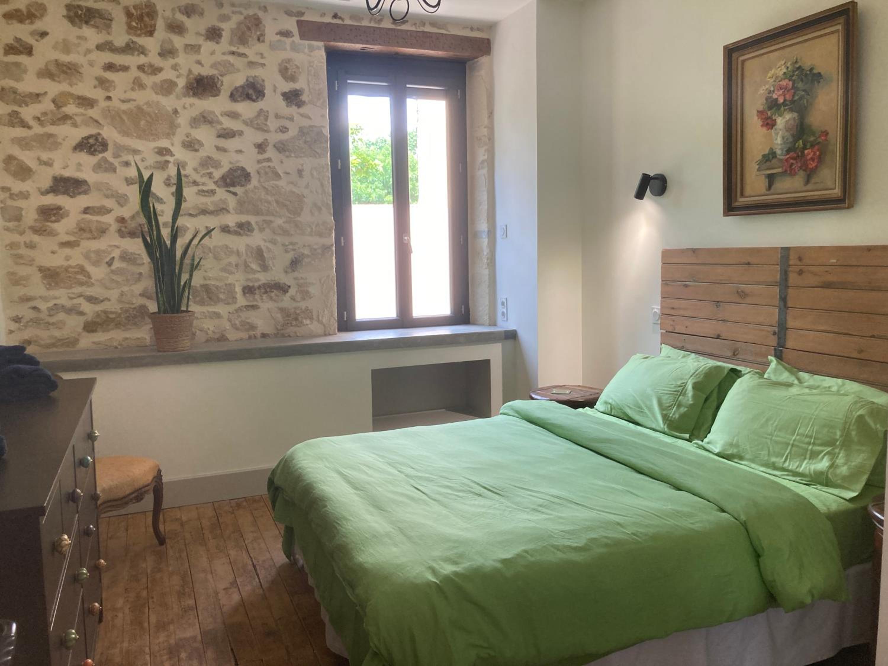 La Maison du Parc B & B Oct to June Entire house 3 bedrooms sleeps 6 July to Sept view 2