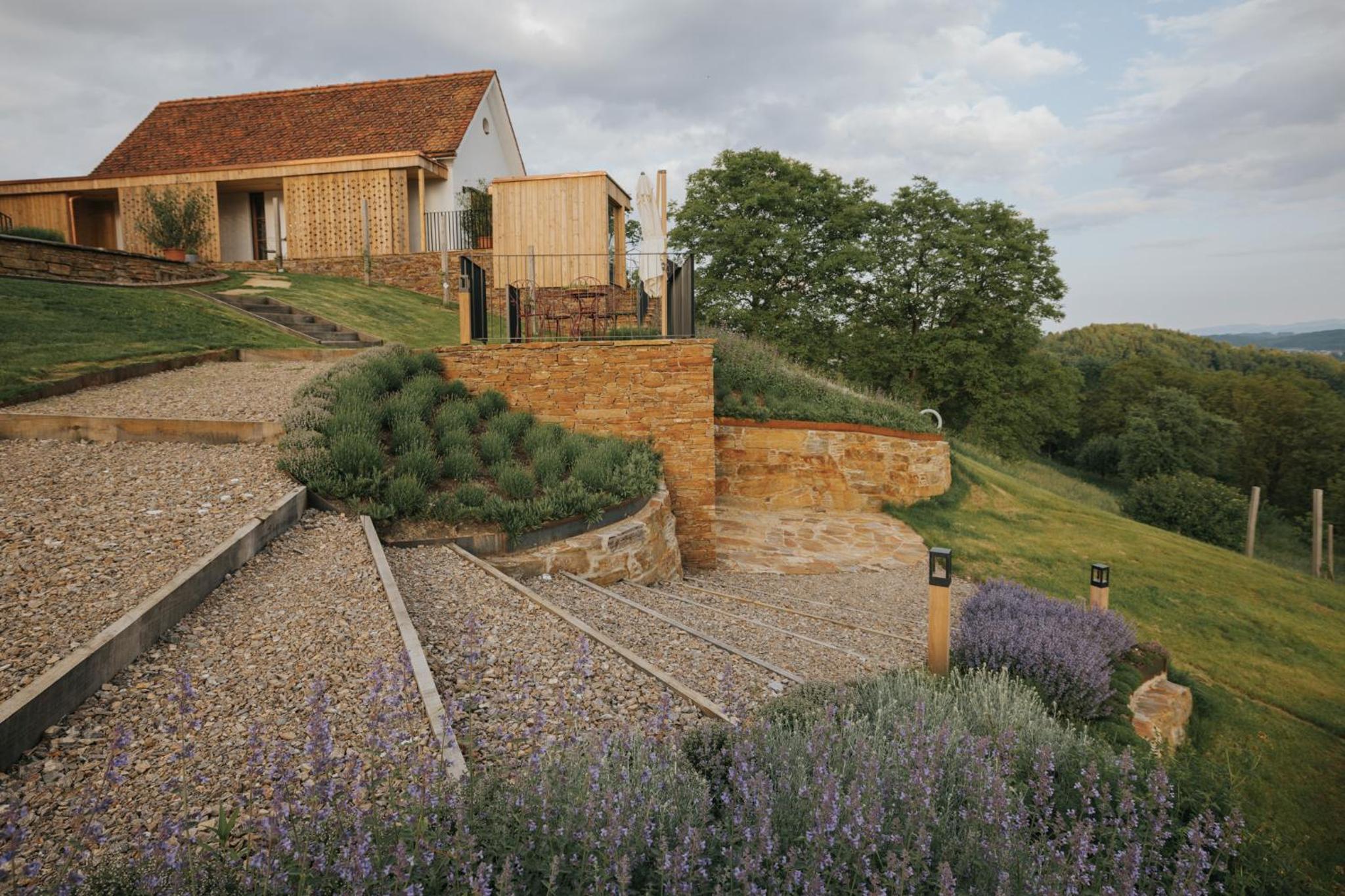Am Wildbachberg - Luxus Ferienhäuser mit Infinitypool, Privatsauna und Weinkeller