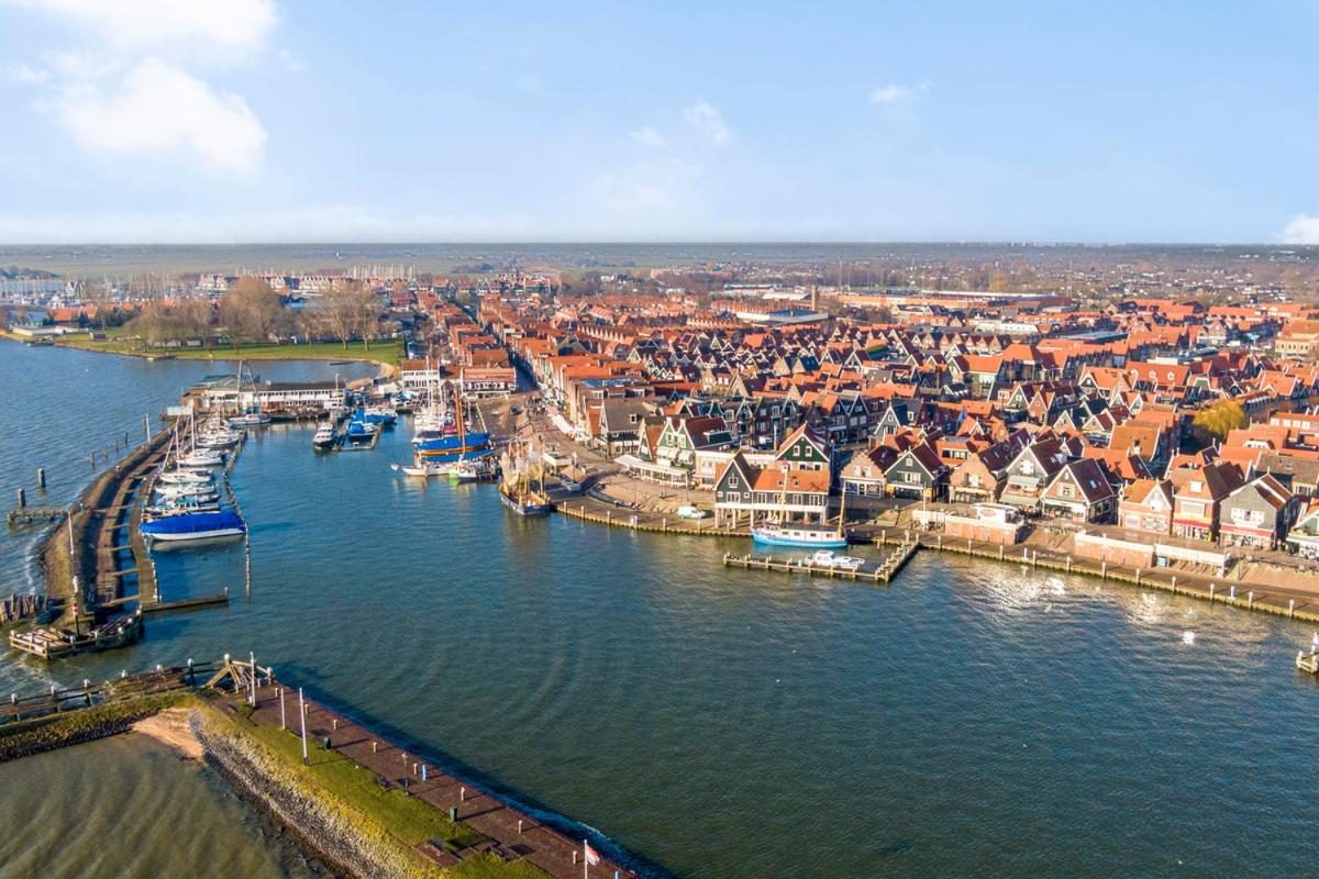 Luxury loft at lake Volendam 20 min. from Amsterdam CS view 2