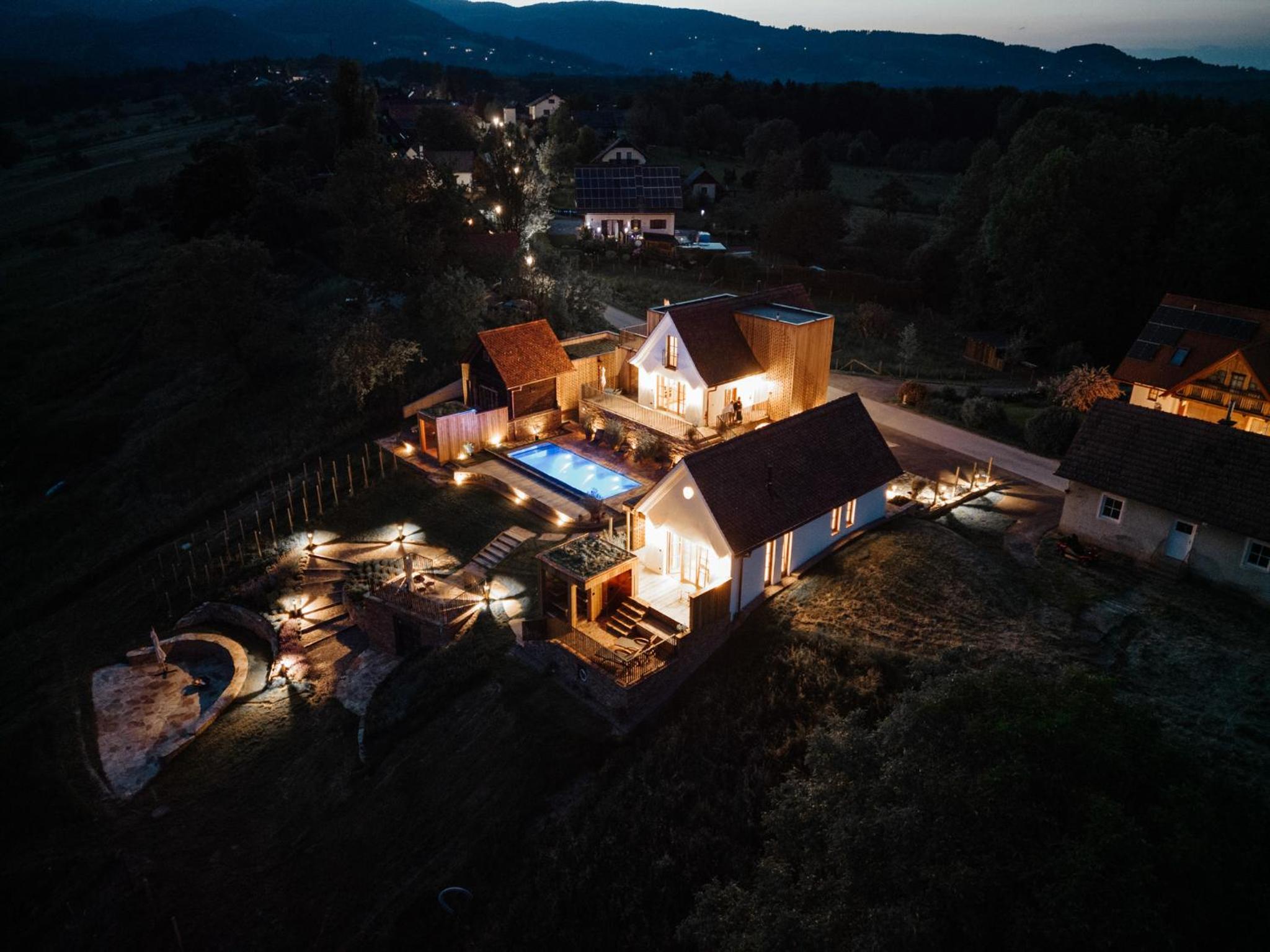 Am Wildbachberg - Luxus Ferienhäuser mit Infinitypool, Privatsauna und Weinkeller