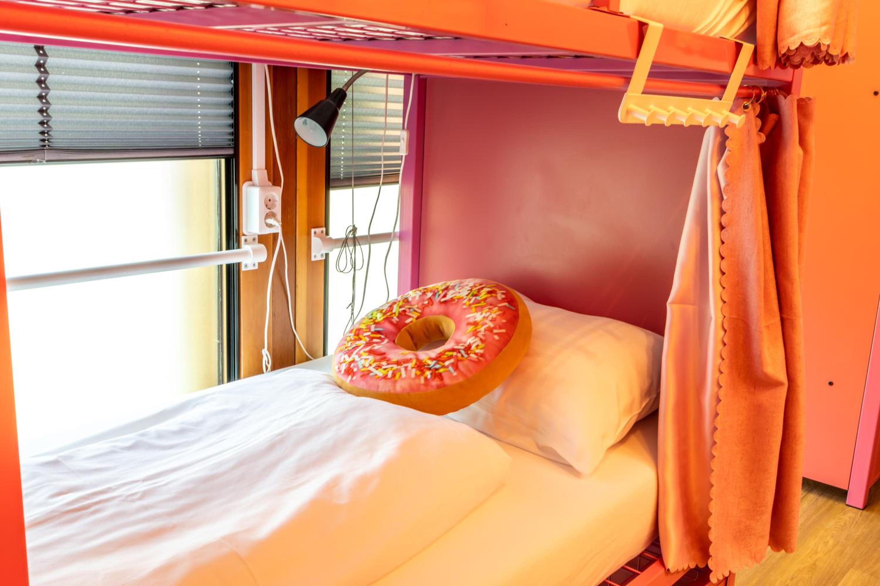 Hostelle - women only hostel Amsterdam