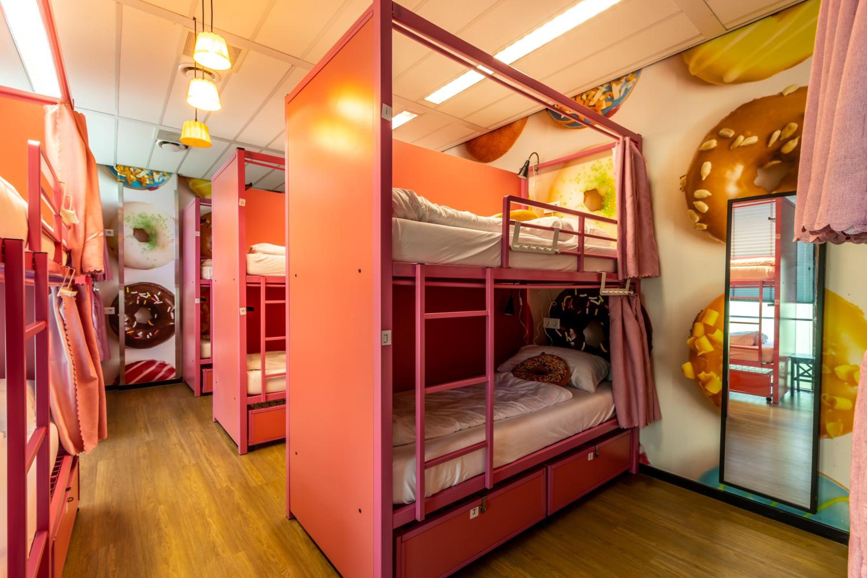 Hostelle - women only hostel Amsterdam