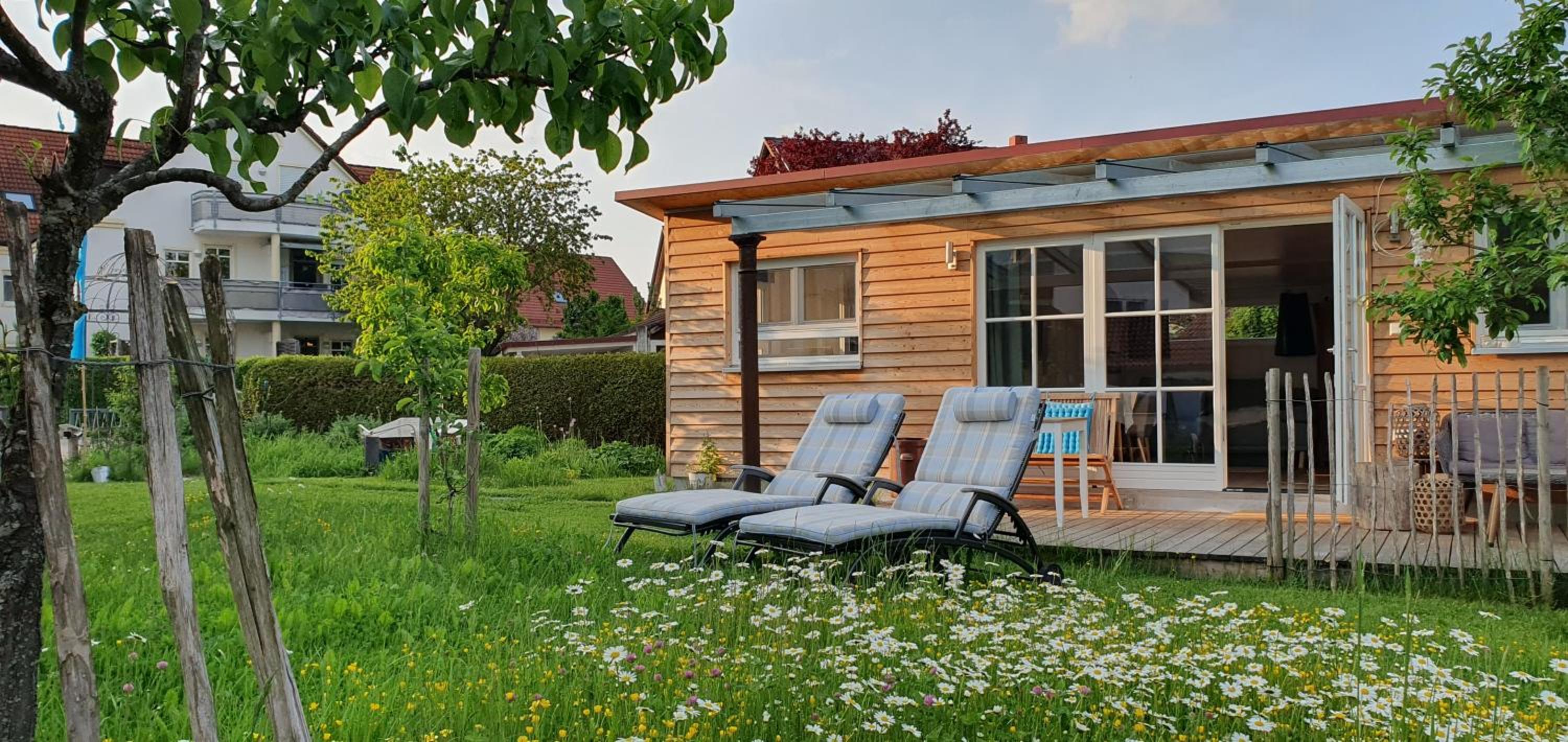 Haus mit stilvoller Ferienwohnung und Tiny House nahe Ammersee für 2-6 Personen