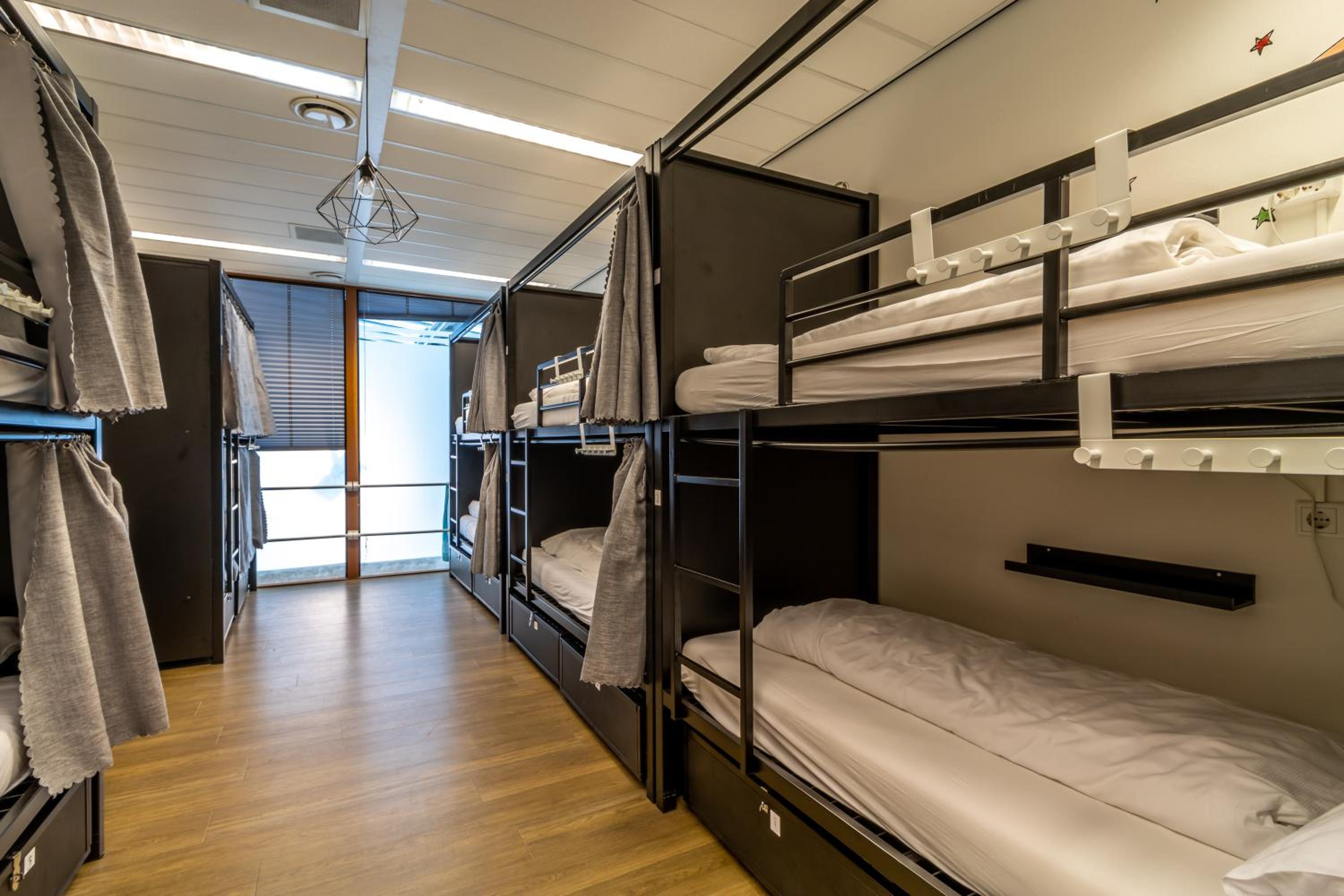 Hostelle - women only hostel Amsterdam