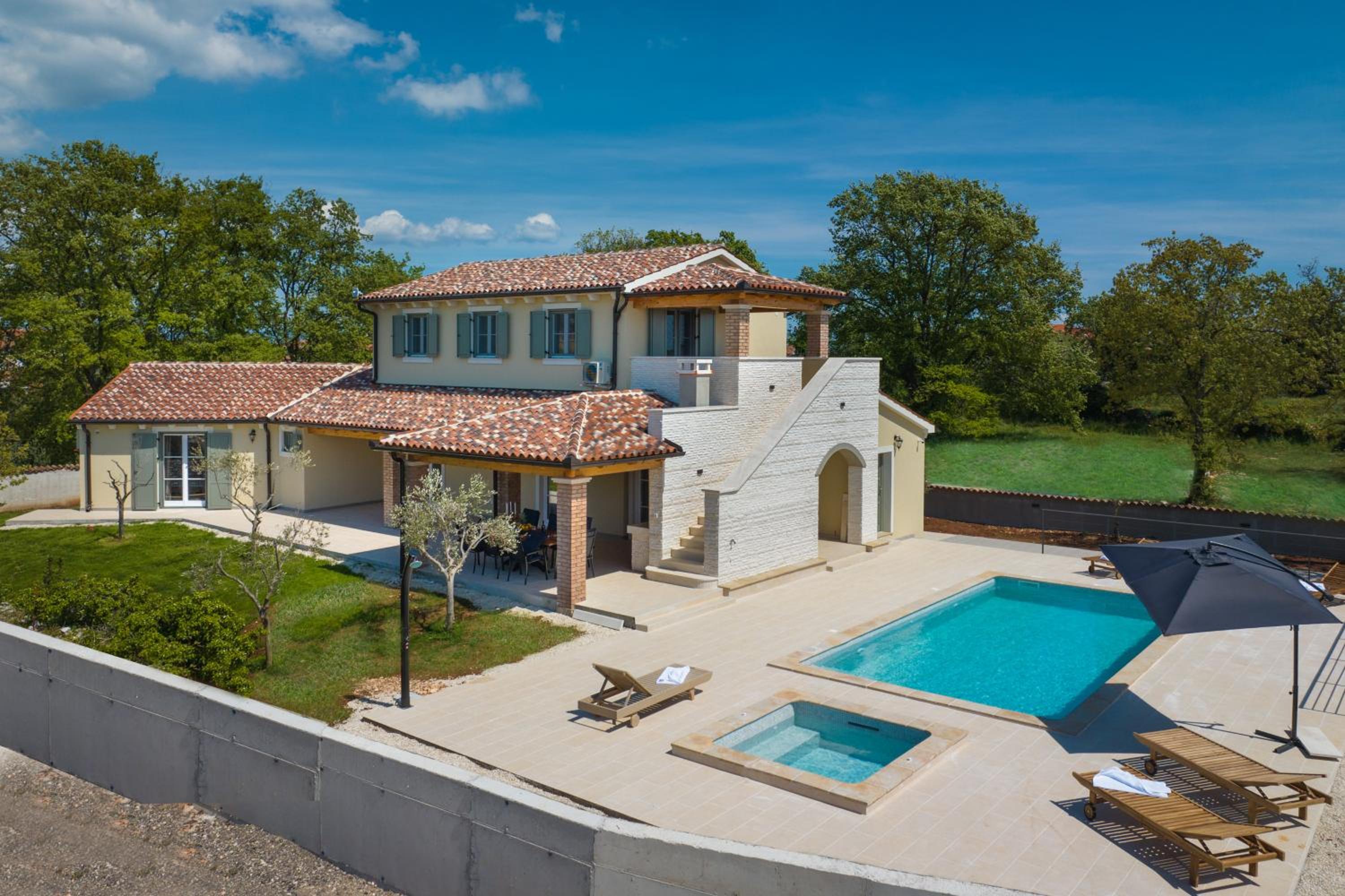 Villa in Kavran view 2