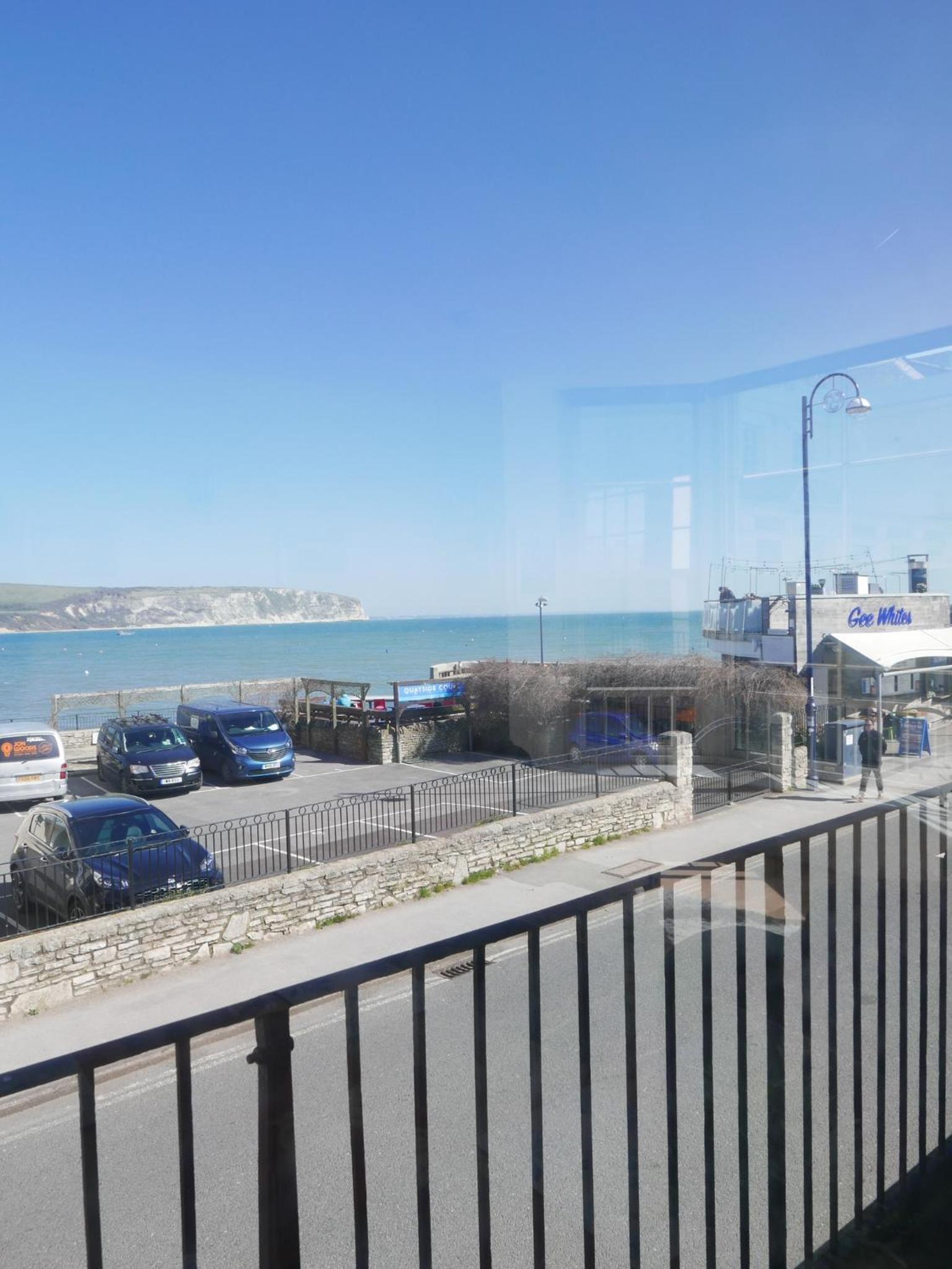 SeaViewApartment