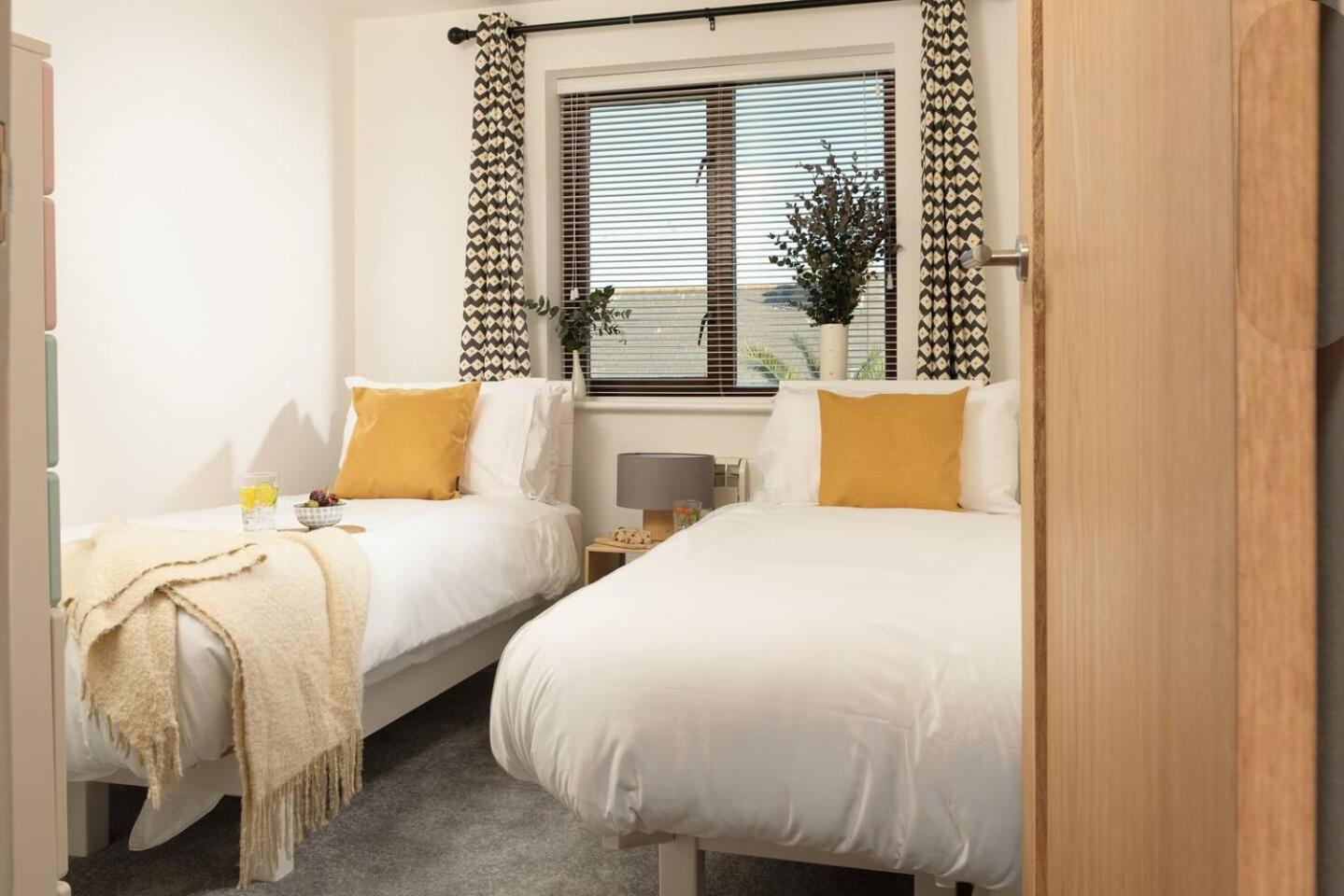 Quiet family-friendly apartment 250 metres from beach and town view 2