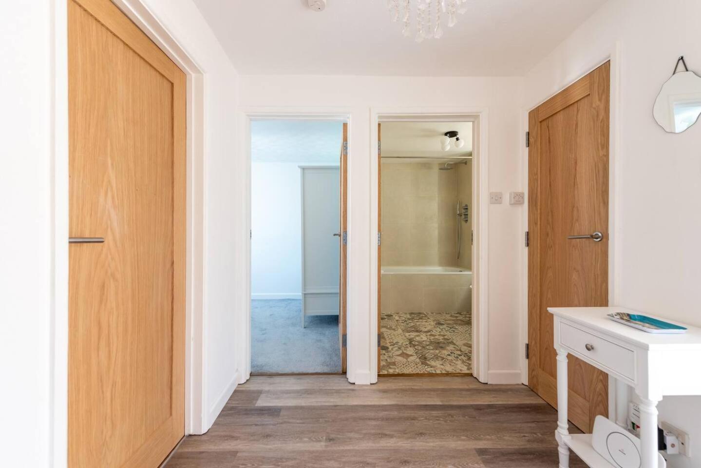 Quiet family-friendly apartment 250 metres from beach and town view 3