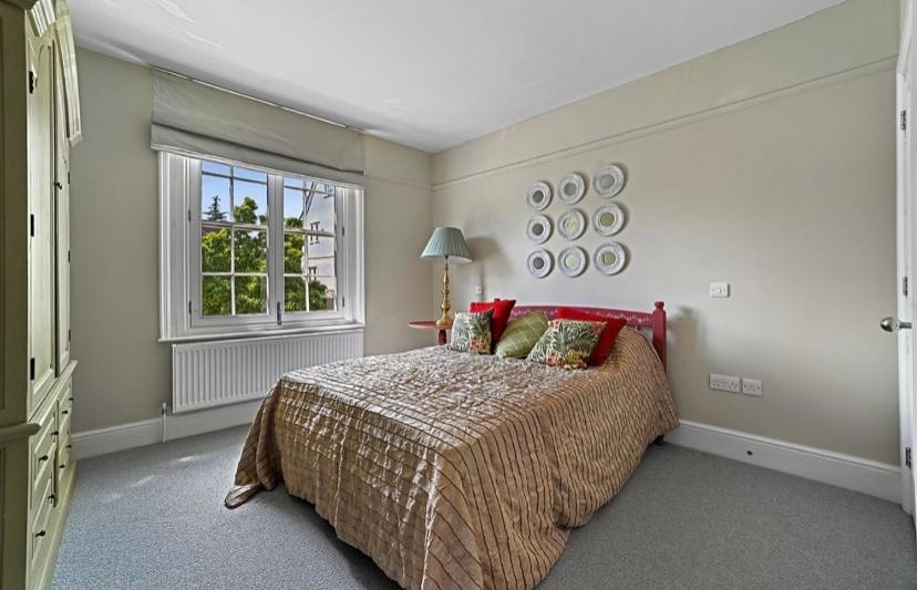 119 Flat 2 Northgate st - Stylish one bedroom apartment set within walking distance to town, spacious living space with public car park close by view 5