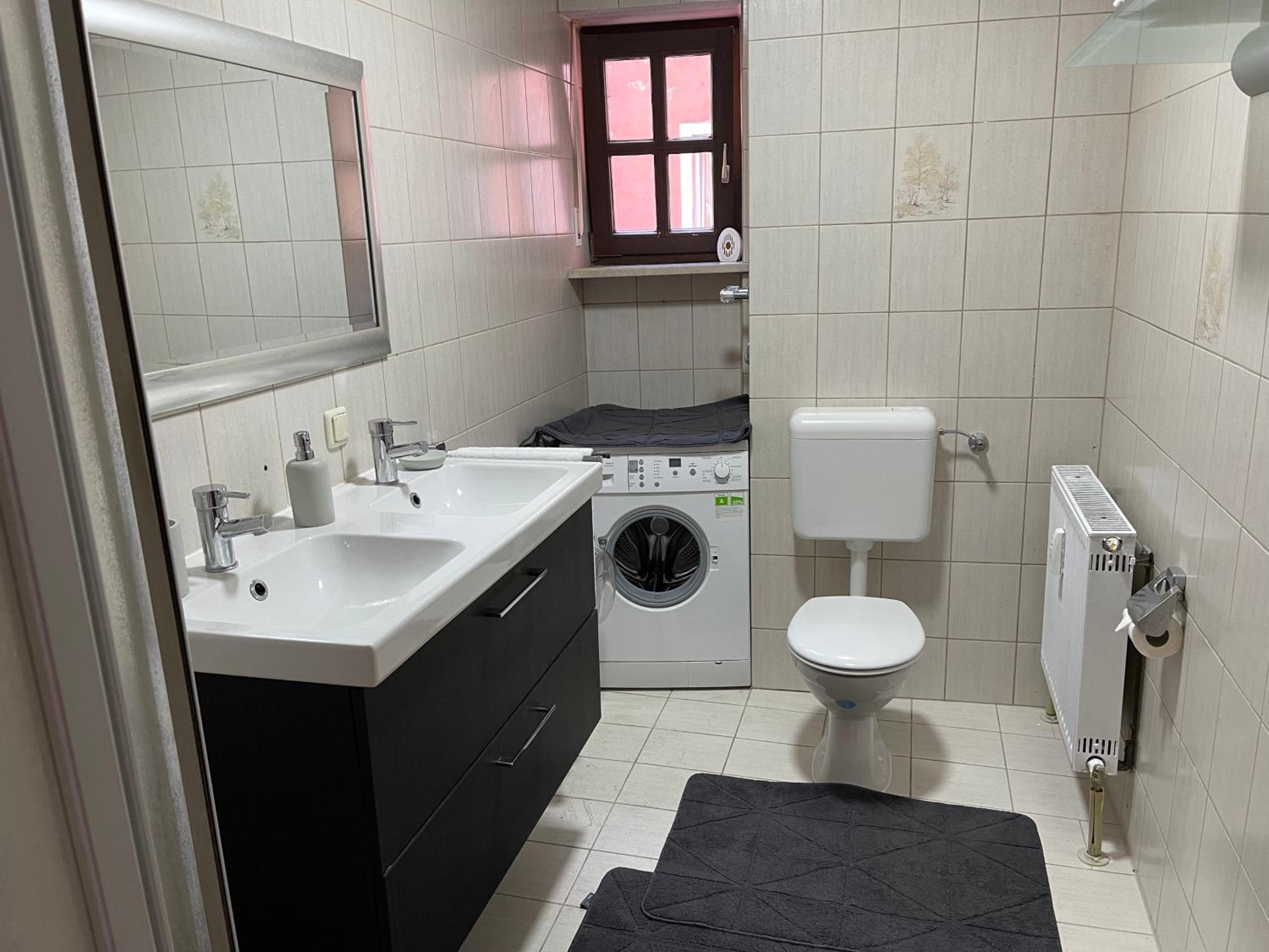 Helle Zwei-Zimmer-Stadt-Wohnung am Bismarkplatz mit Tiefgarage