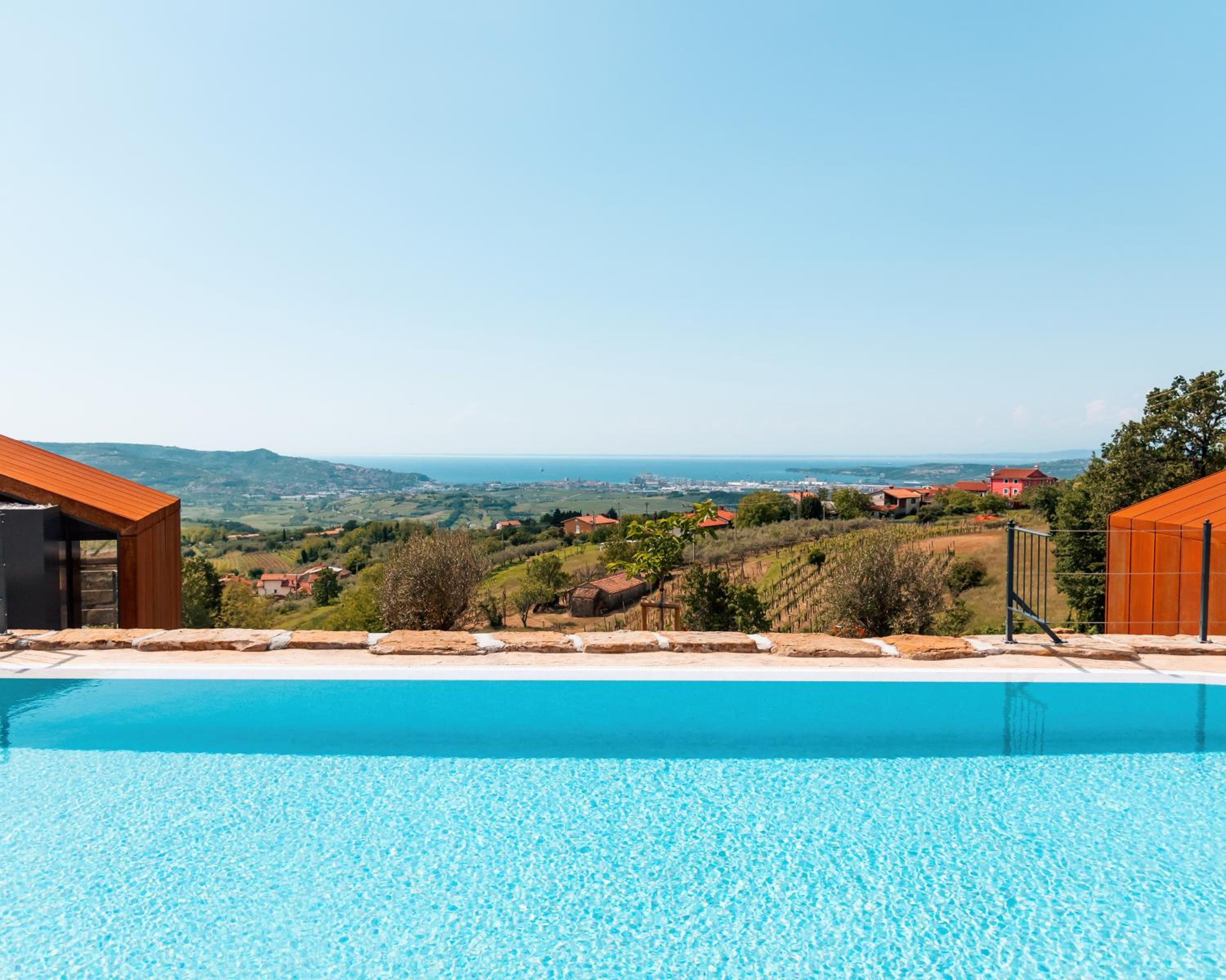 Wine Paradise - Glamping resort view 4