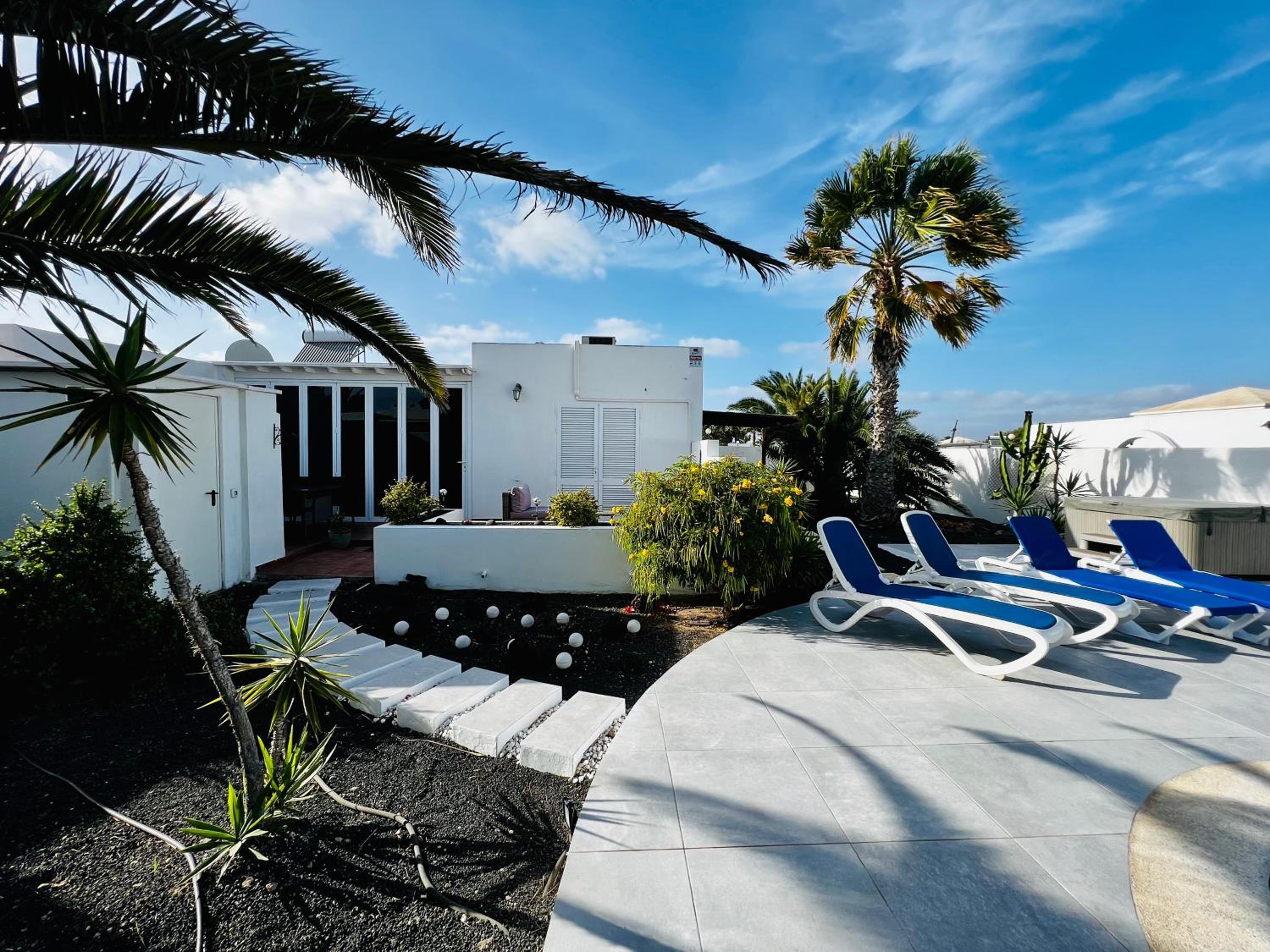 Casa Alizée, heated pool, hot tub photo 5
