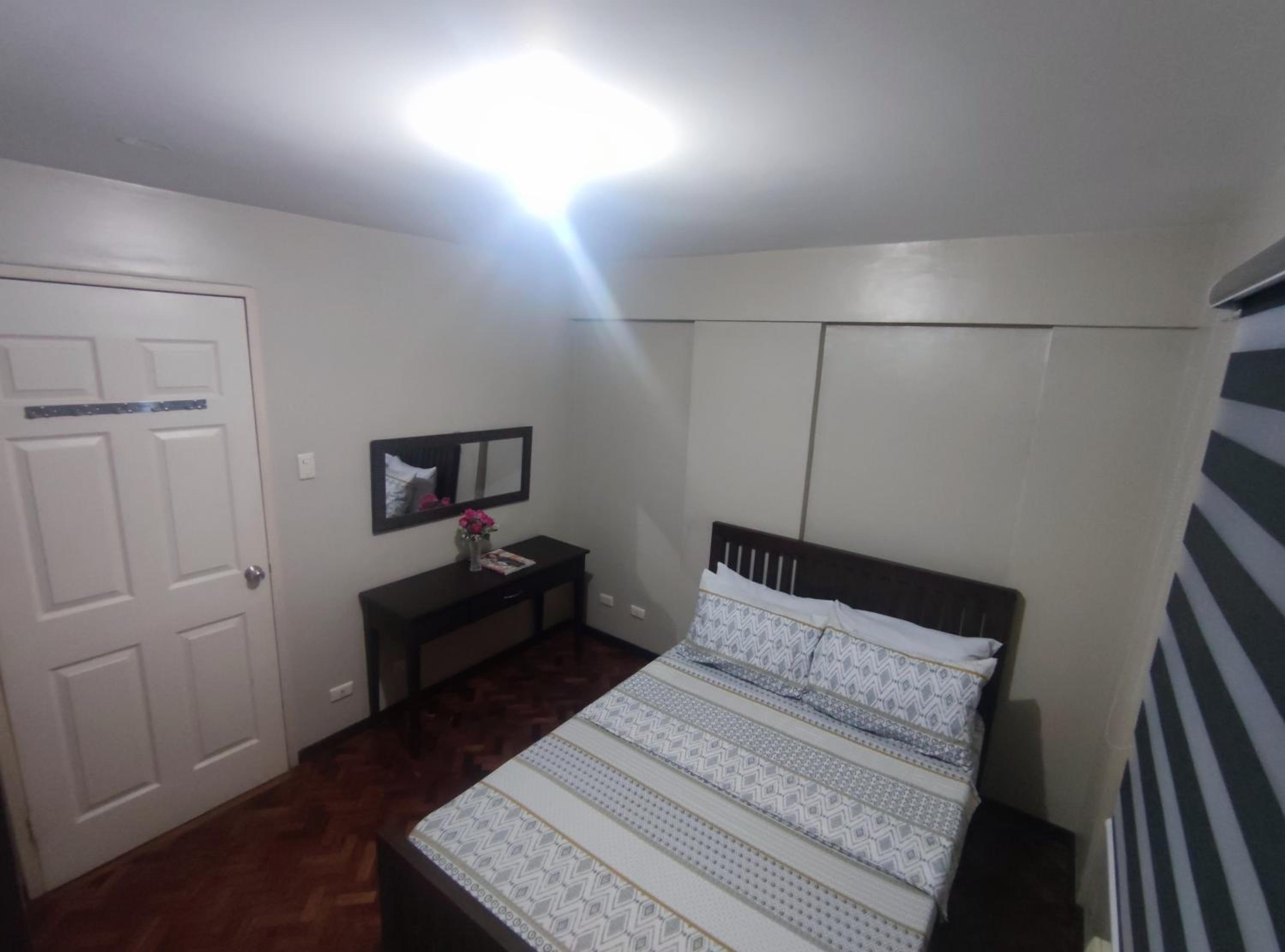 Mayfield DMCI corner 2BR + balcony + parking view 3