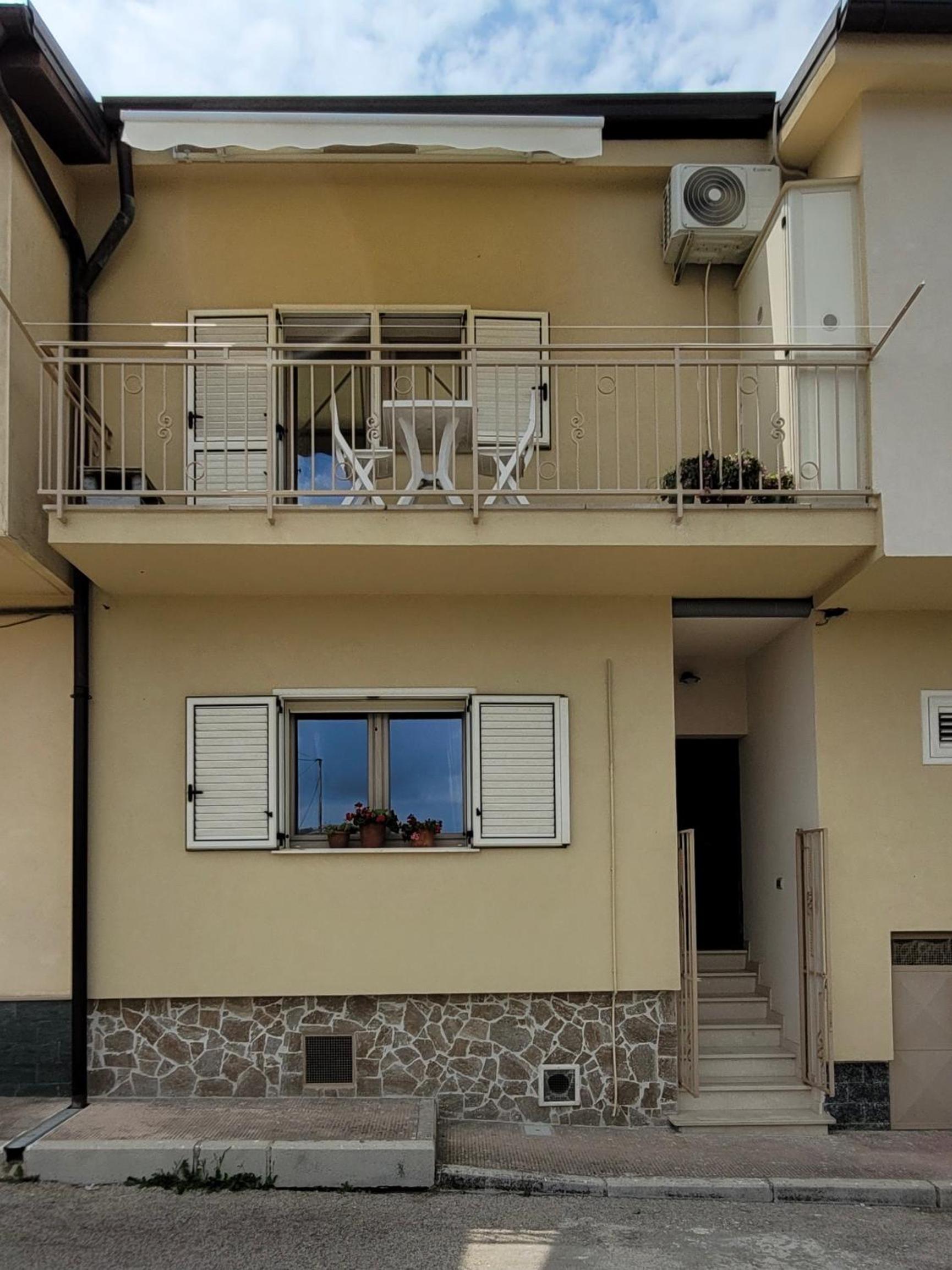 Accoglienza autentica, parcheggio e vista su Tricarico in Basilicata, Io Sono Qui view 4